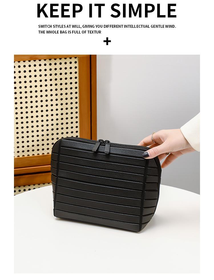 Diamond-shaped bag is super practical, large-capacity, and aesthetically pleasing. It is a storage bag for travel and commuting with a striped three-dimensional design, also suitable as a makeup bag