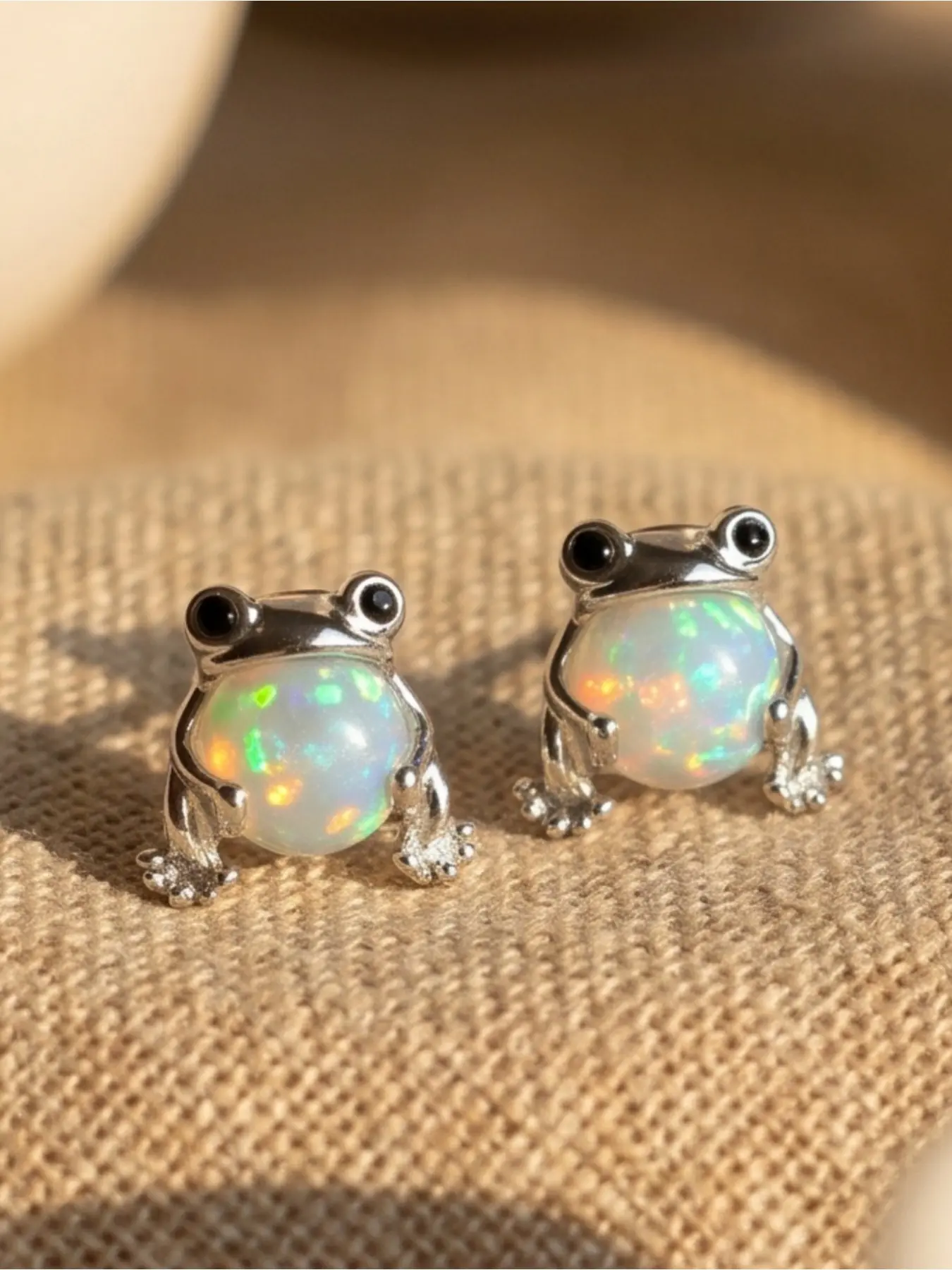 Cute Animal Frog Silver Tone Stud Earrings Inlaid Synthetic Opal Suitable for Daily Commute Casual Travel Wear Fun Exquisite Gift for Best Friends Ear Studs