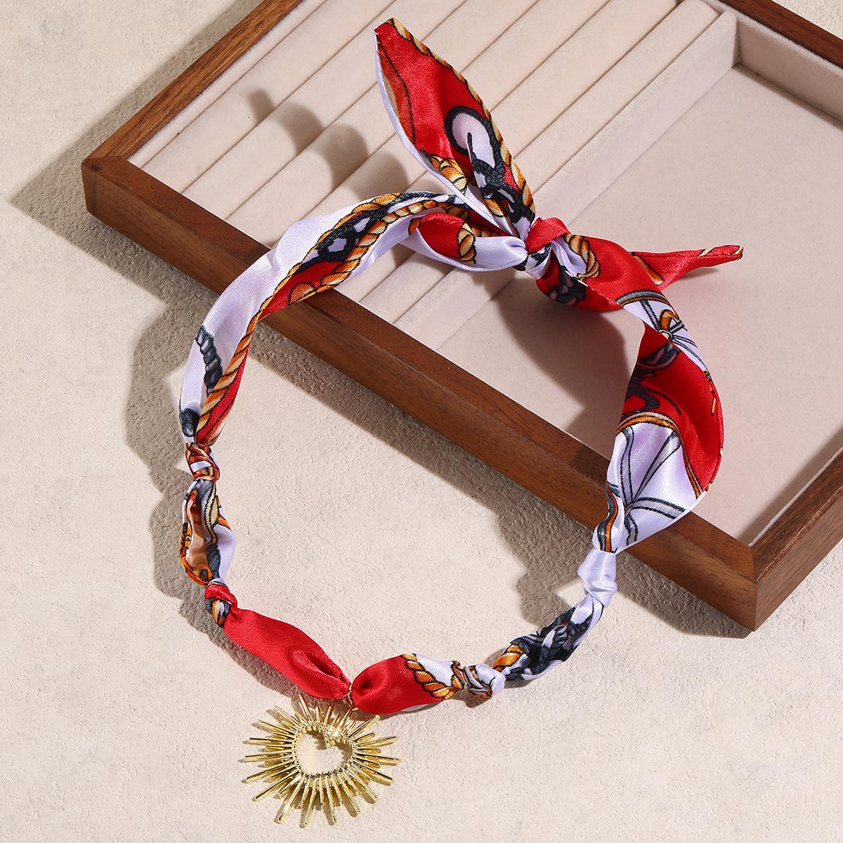 Boho Scarf Necklace With Multi Conch Shell Heart Horseshoe Fish Charms Large Sun Pendant Necklace Adjustable Bandana Necklaces for Women Summer Beach Jewelry For Vacation