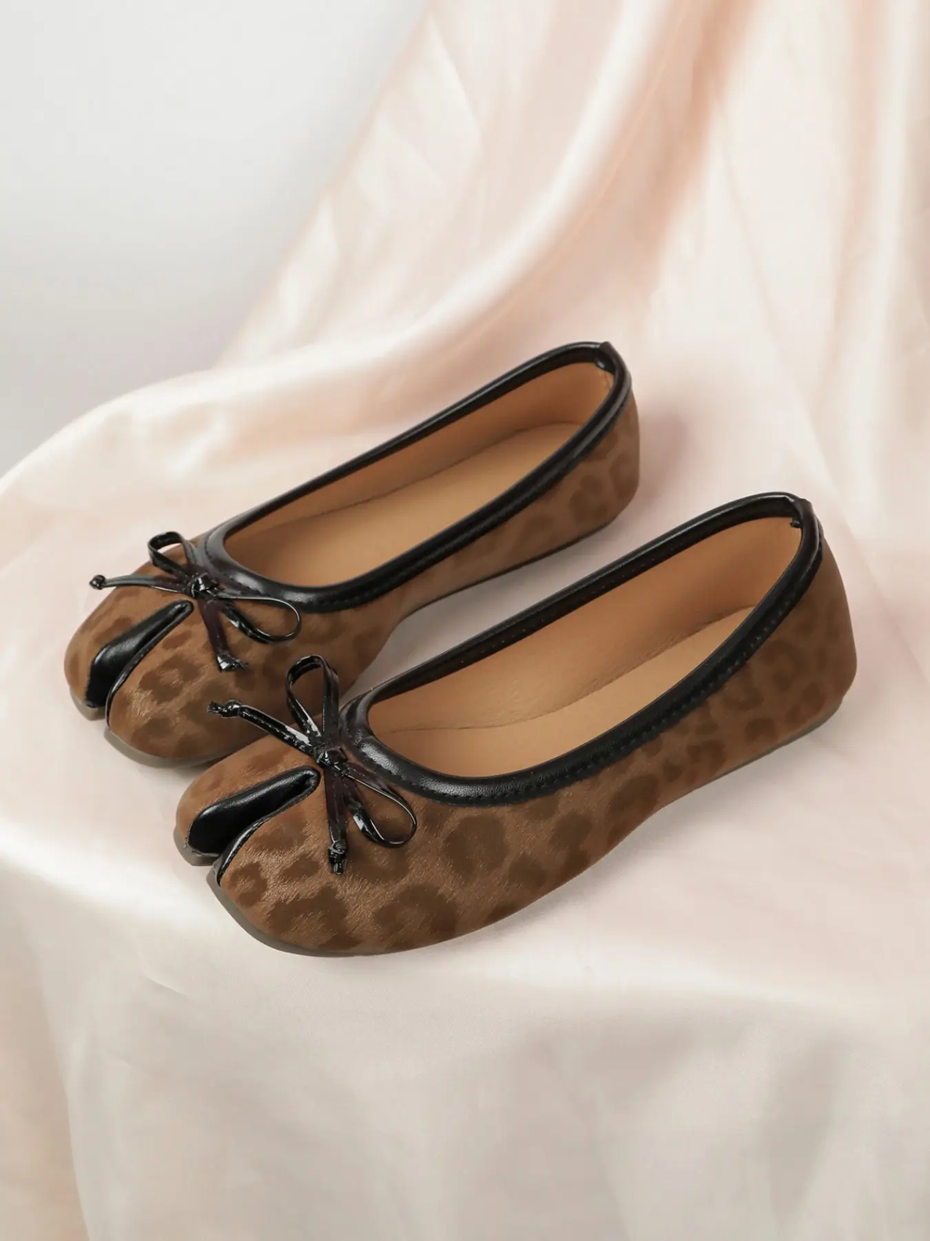 Women Leopard Print Bow Split Toe Tabi Ballet Flats Slip‑on Slipresistant Flat Shoes Affordablefashion Zapatos For Back To School Daily Shopping Street Casual Party Wear