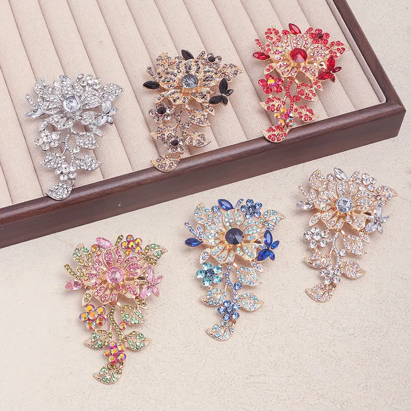 High-Quality Crystals Extra Large Rhinestone Flower Brooch Pin, Elegant Female Vintage Corsage Lapel Accessory for Prom Evening, Wedding Outfit Coat Hat Bag Gift for Mothers, Flowers, Women's Fashion, Pins
