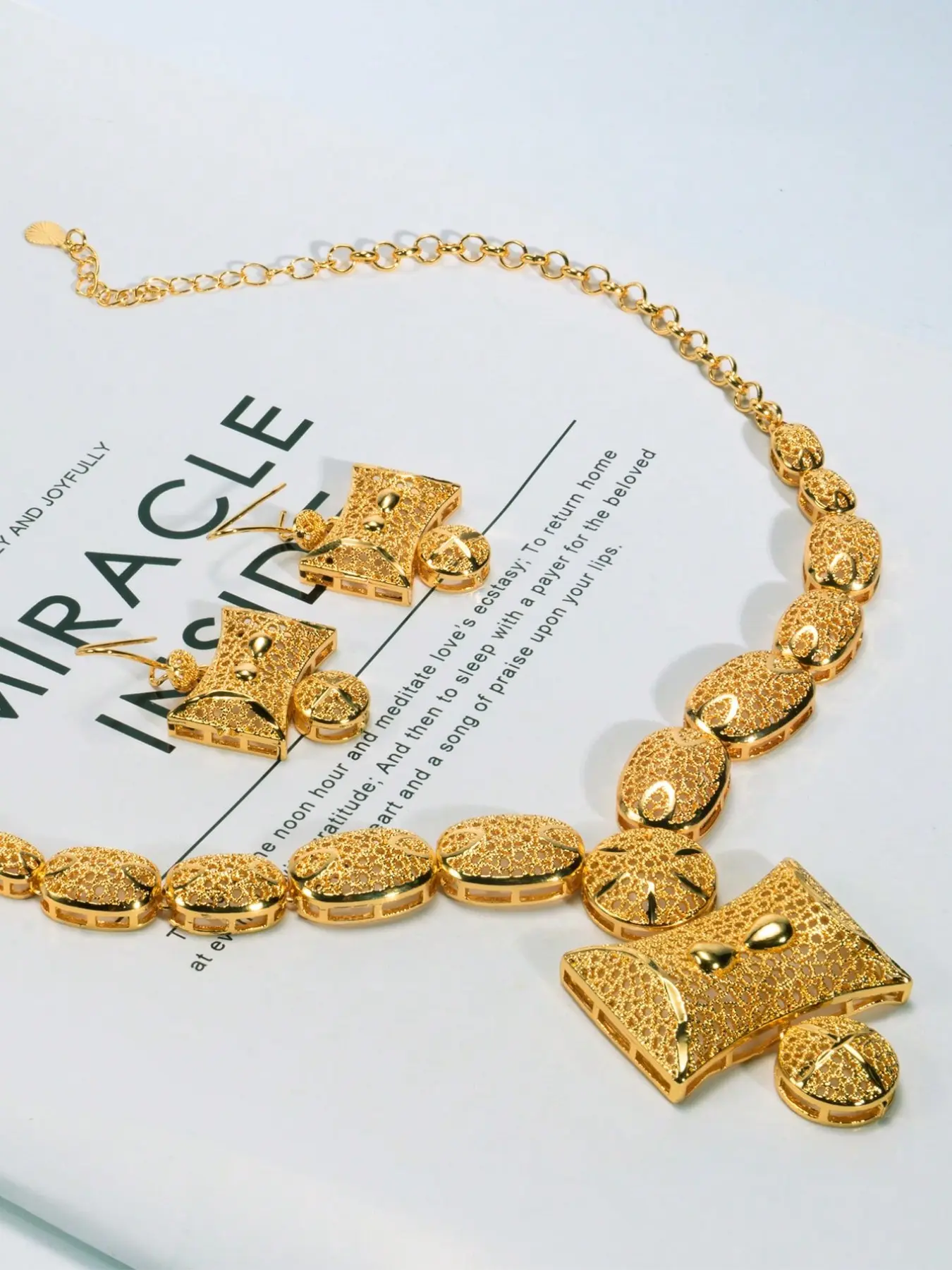 Three-Piece 24k Gold Plated Jewelry Set, Bridal Sets, Rust-Resistant Imitation 24k Gold, Dubai Bride Wedding Accessories, Hollow Geometric Necklace Earrings Gift