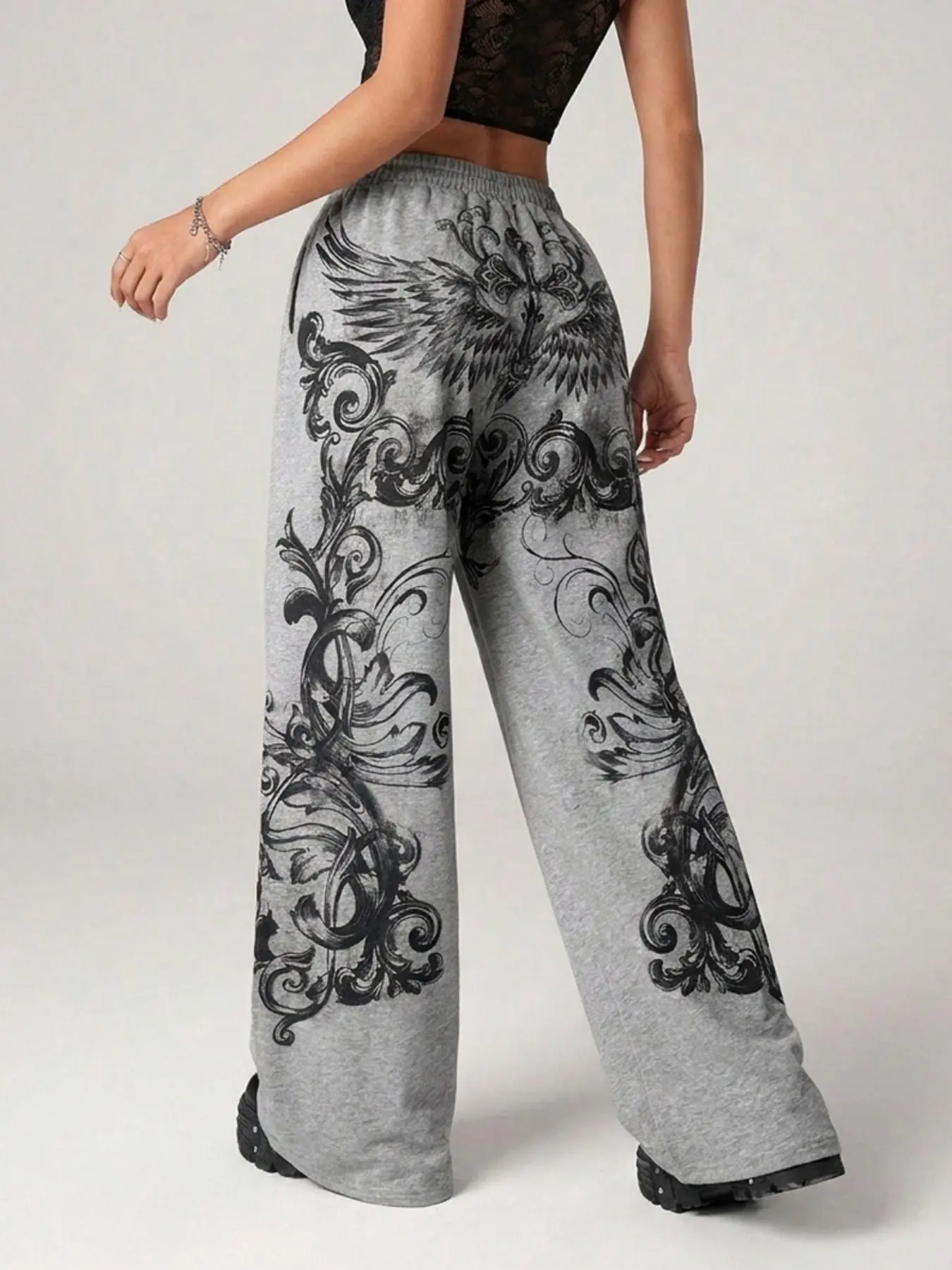 Grey Vintage Wing Scroll Print Elastic Waist Wide Leg Sweatpants, Loose High Waist Palazzo Trousers, Gothic Y2K Streetwear Casual Pants With Pockets, Bottoms