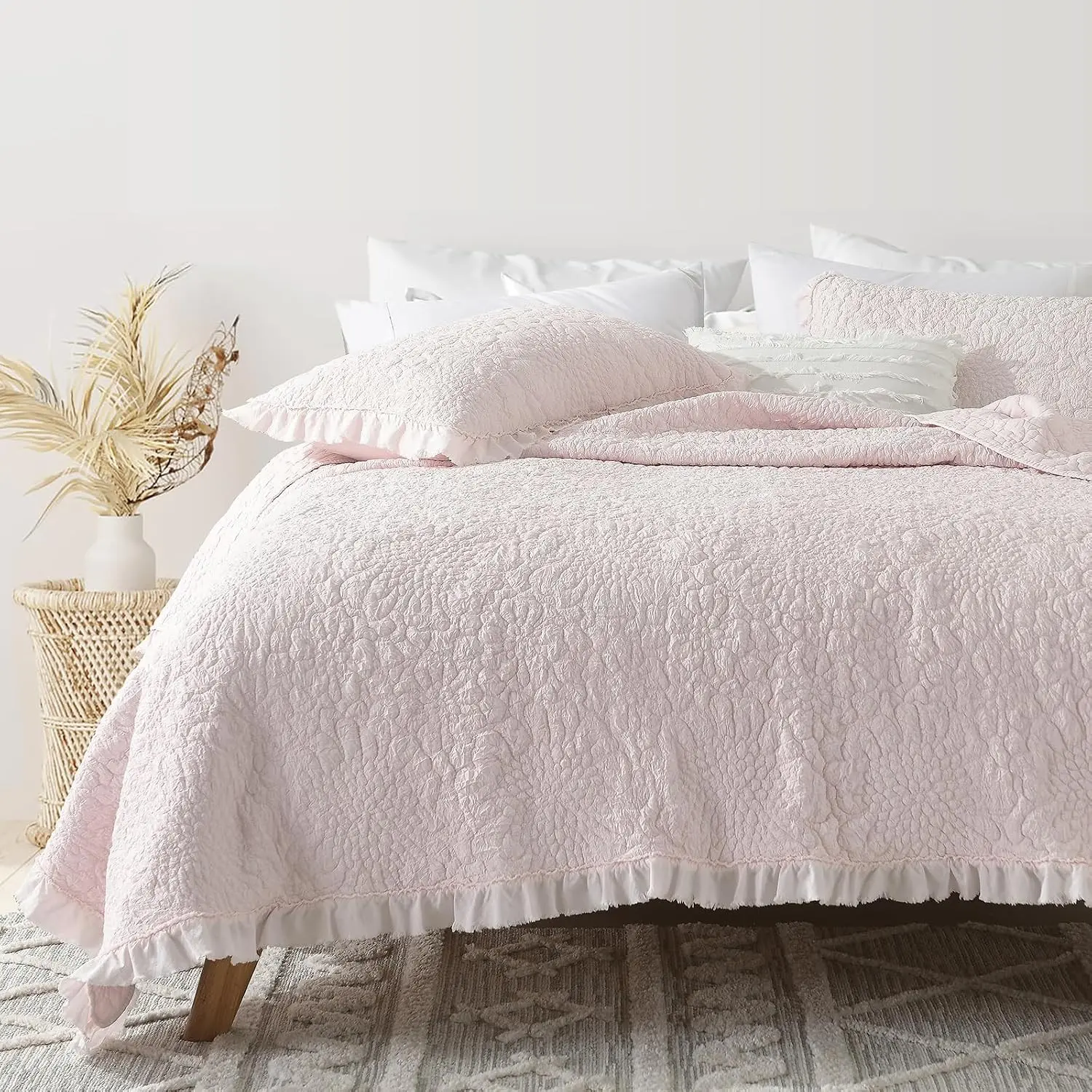 Queen Size Pink Ruffled Edge Rectangular Quilt Bedding Set - 3-Piece Stone-Washed Microfiber Lightweight Crinkled Farmhouse Rustic Shabby Chic Reversible Bedspread with Pillow Shams, Flower Stitching, All-Season Indoor Furniture Bedding