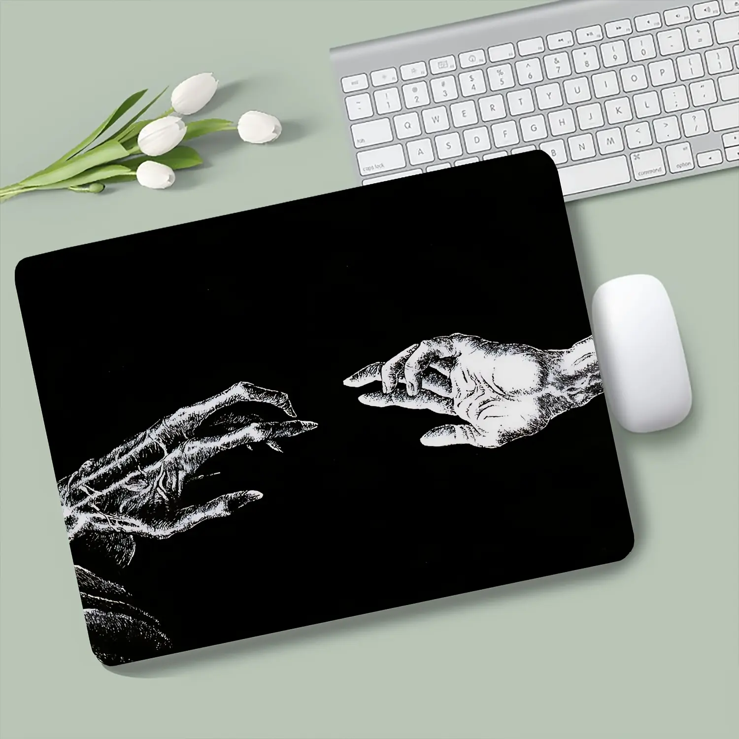 Black And White Anime Skull Mouse Pad Featuring Artistic Illustrations, Retro Design, Gift Mouse Pad, Office Mat, Non-Slip Mini Desk Mat, Desktop Protection Pad,Suitable for Esports Players