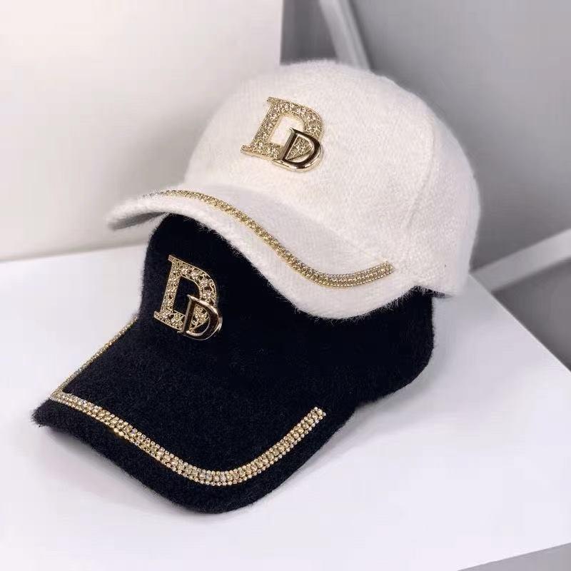Popular women's autumn and winter new D-shaped baseball cap, winter diamond-studded warm cap that makes the face look smaller, sun-shading cap