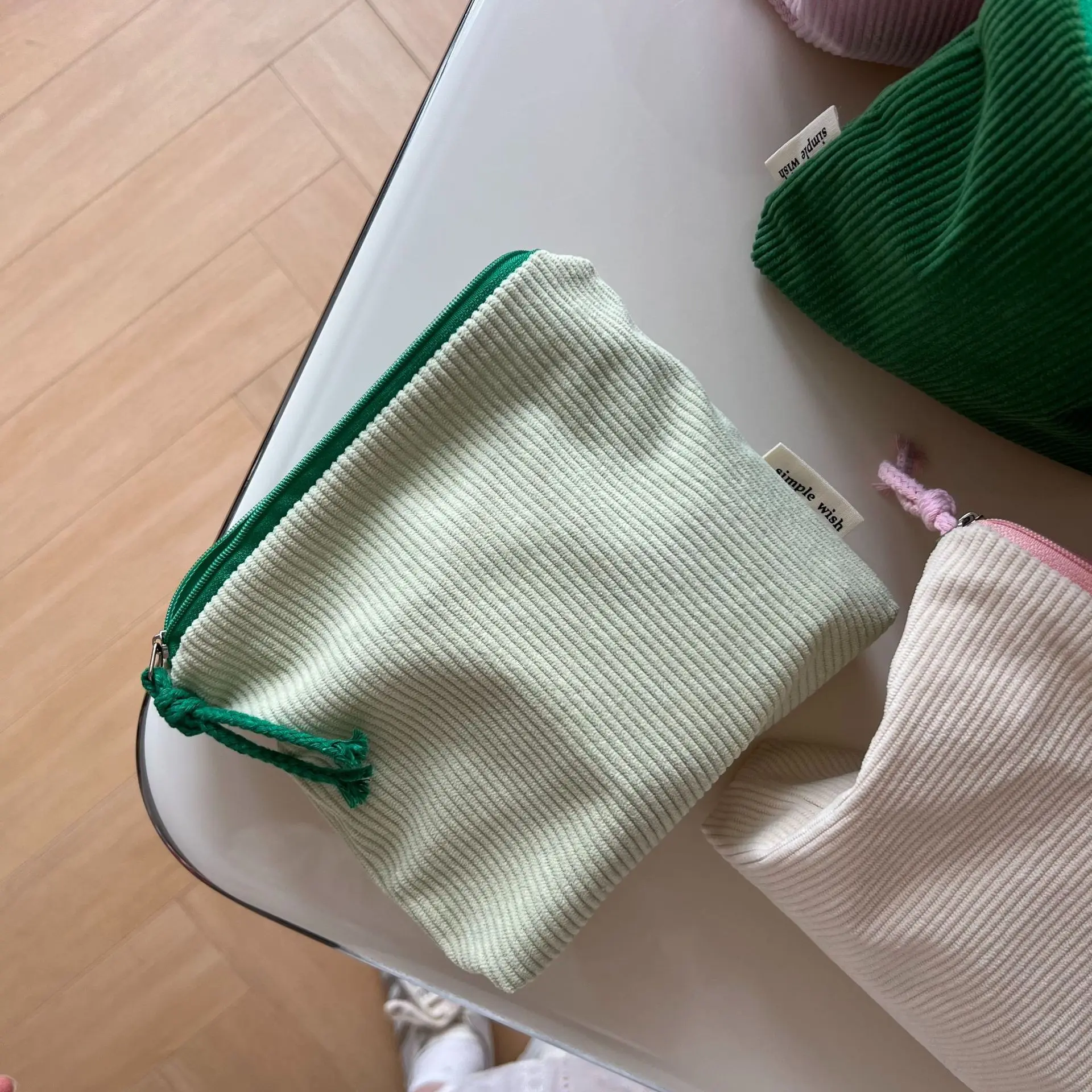 One piece Dopamine Cute Solid Color Velvet Small Makeup Bag, Period Pack, Replenishment Pouch with Zipper, Storage Wash Kit, Cosmetic Bags