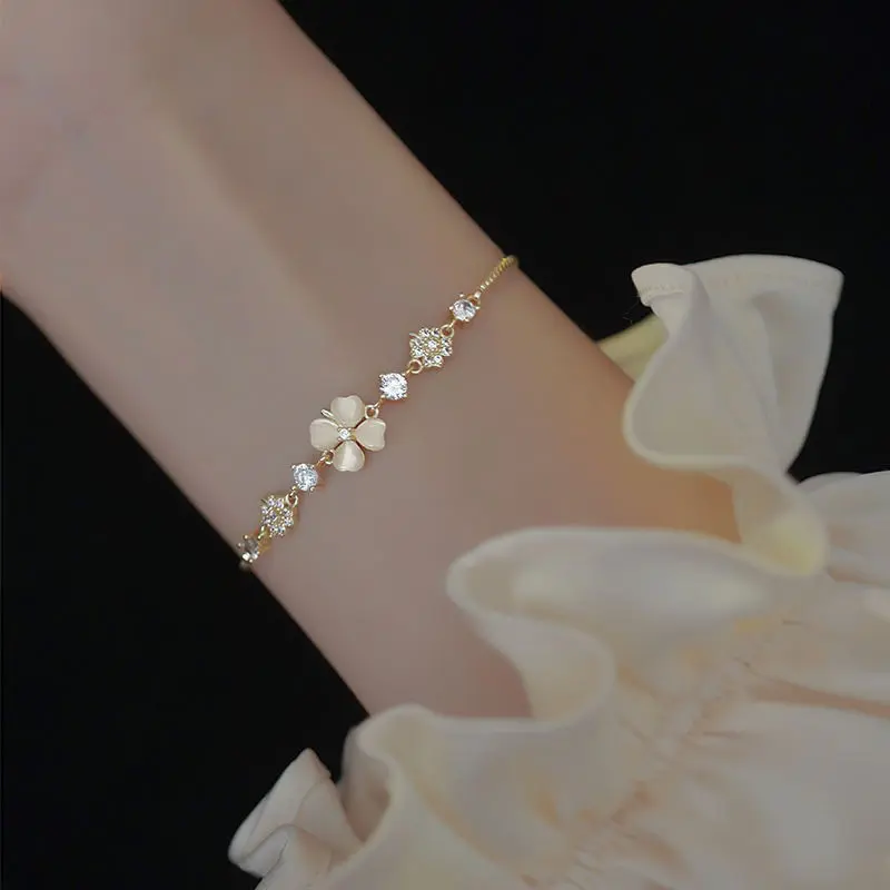 Minimalist Four-Leaf Clover Slider Bracelet - Gold-Tone Chain with Faux Cat's Eye & Crystal Accents, Adjustable Pull-String Design - Elegant Everyday Jewelry for Women, Office, Dates & Daily Outfits