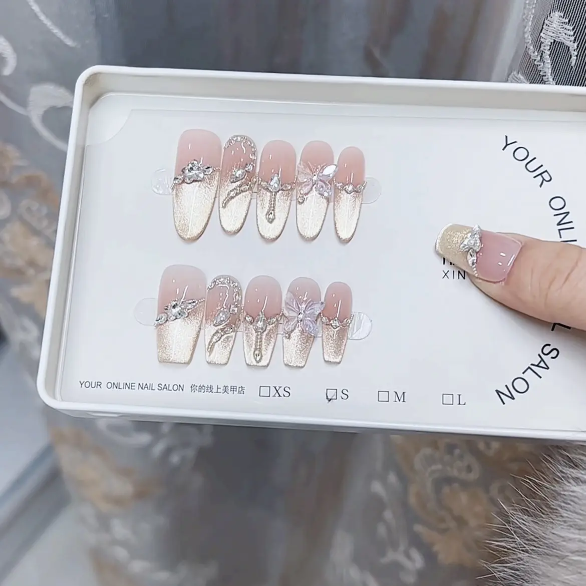 Nai Zi's pure handmade phototherapy wearable nails with snake pattern and cat eye effect, reusable and detachable nail patches