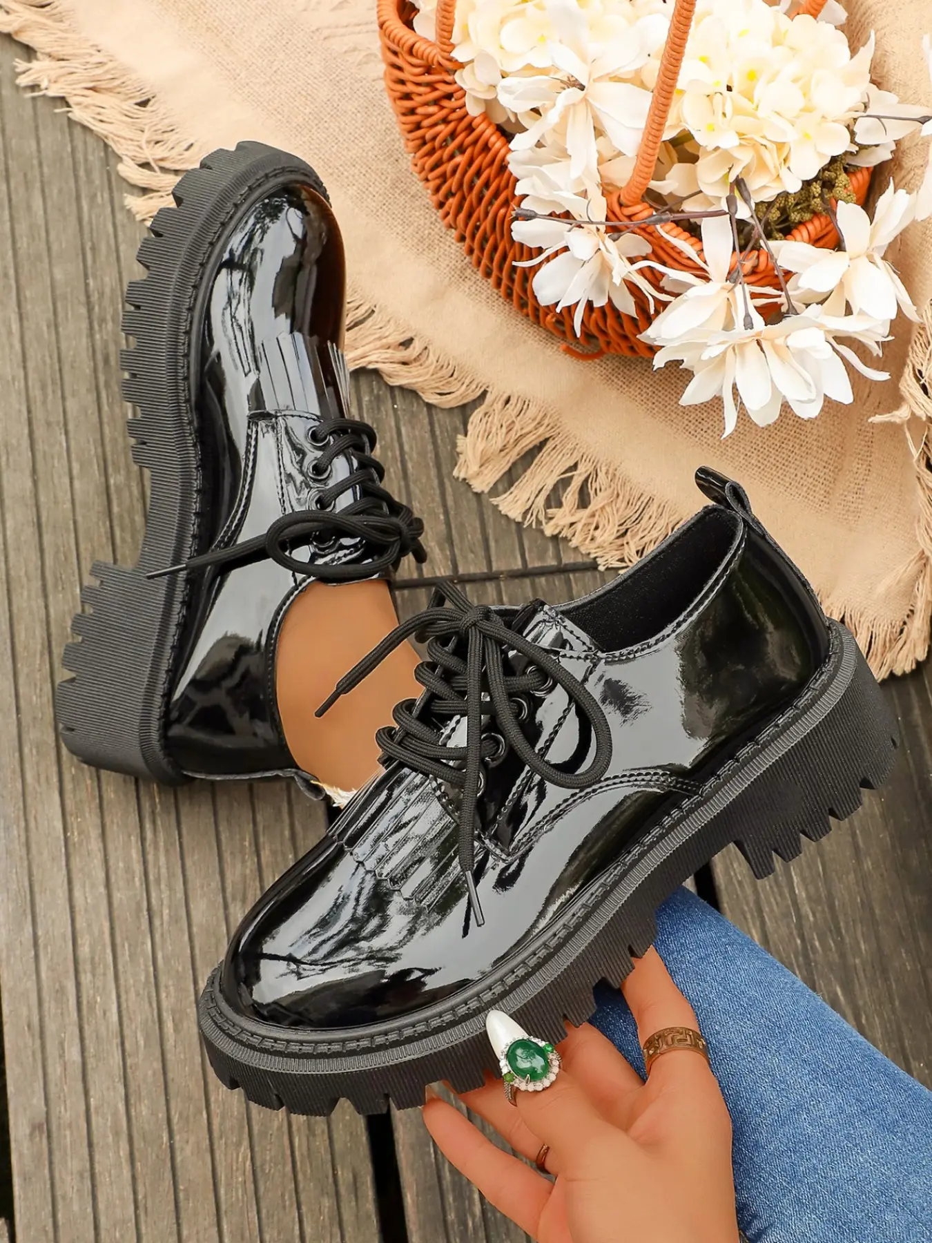 Vintage Glossy Fringe Thick Sole Small Leather Shoes, British Style Laces Jagged Sponge Bottom Loafers, Fashionable Single Shoes
