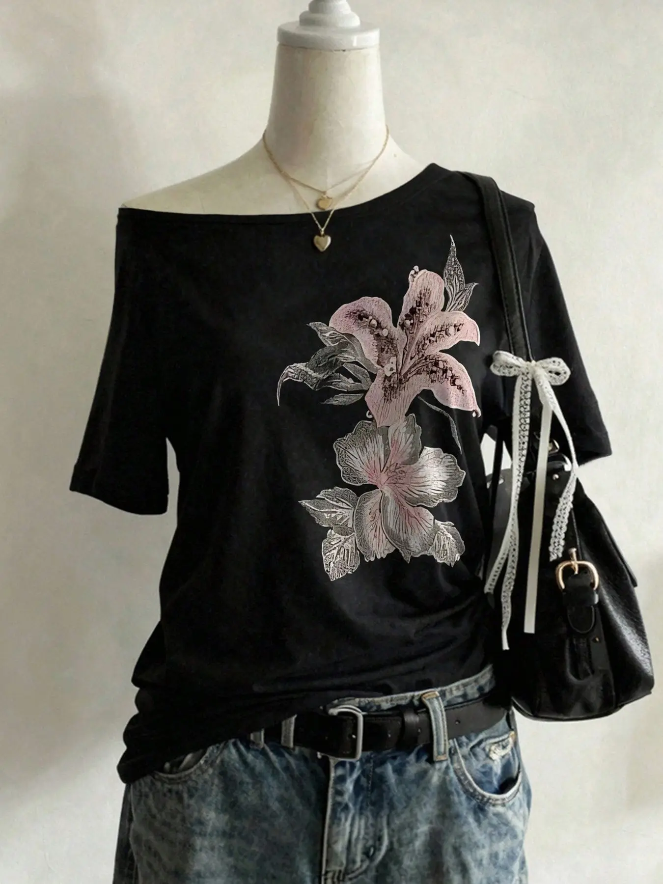 Women's Short Sleeve Asymmetric Retro Lily Print Top, Sexy Slim-Fitting Summer T-Shirt, Casual Outdoor Fashion