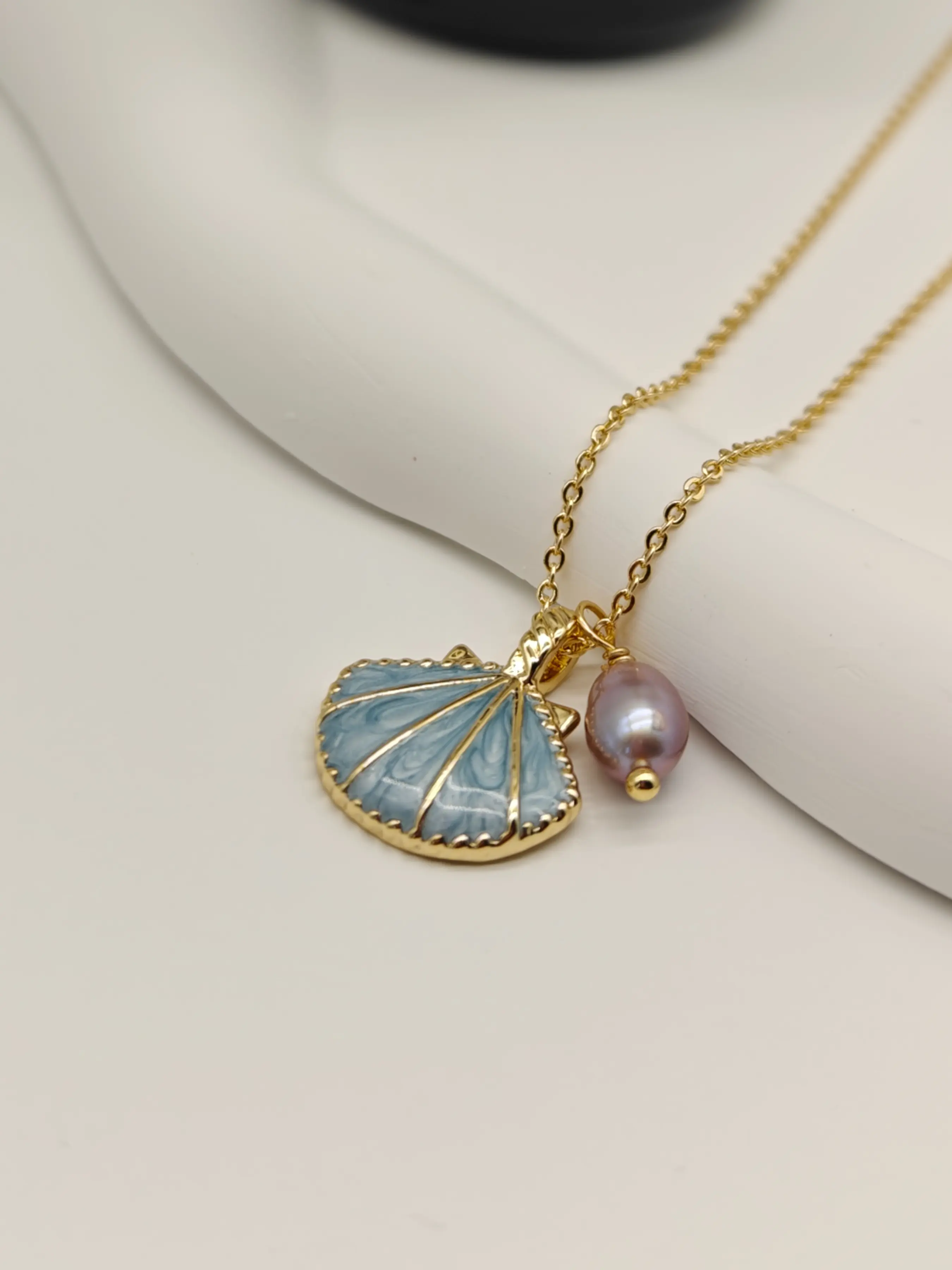 Natural Freshwater Pearl Pendant Necklace, Unisex Genuine Pearl Jewelry, Blue Scallop Shape, Perfect Gift for Daily Wear, Holidays, Special Occasions