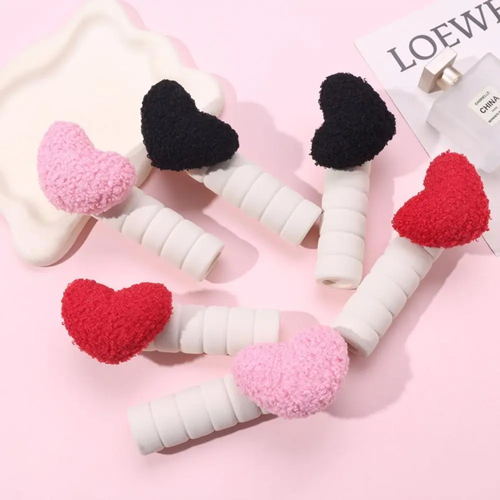 2Pcs Heart Shape Plush Door Handle Covers, Anti-Collision Anti-Slip Grip Protective Sleeves, Universal Soft Doorknob Guards, Cute Bag Charm Accessory for Bedroom Use