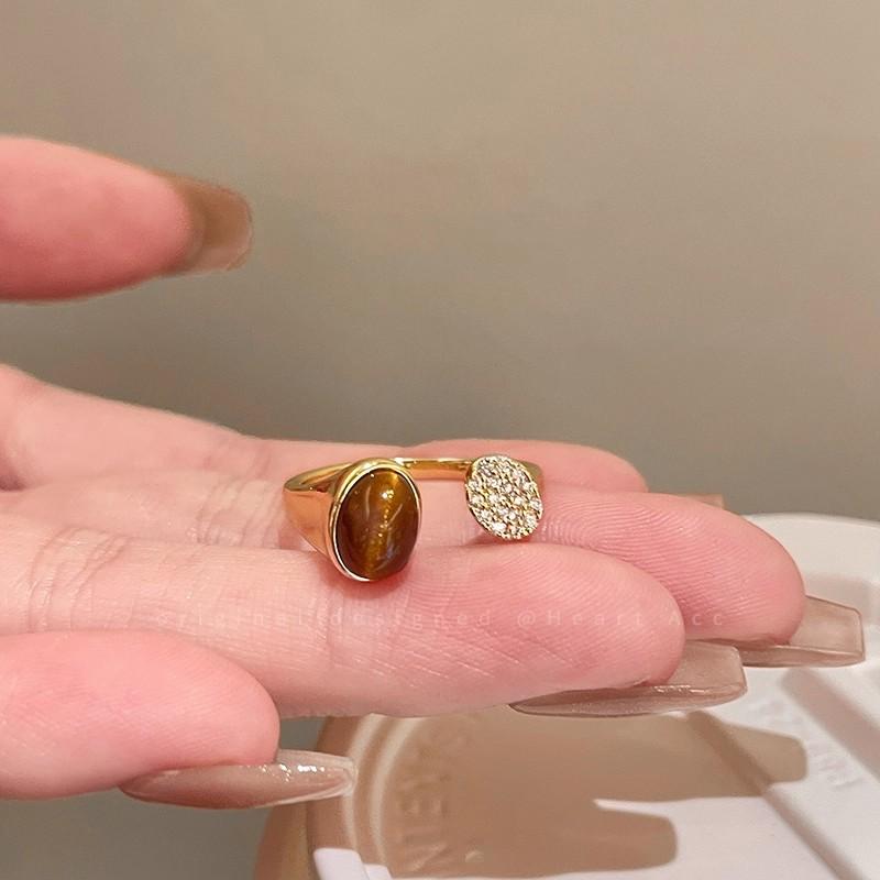 The Maillard snake-shaped tiger's eye open ring is a unique design for women, a retro index finger ring with a sense of high-end luxury