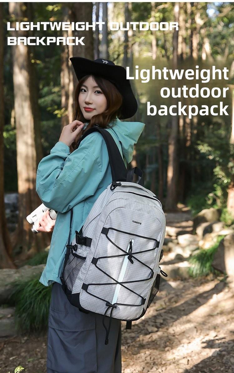 One-size-fits-all backpack made of nylon fabric with letter print and zipper