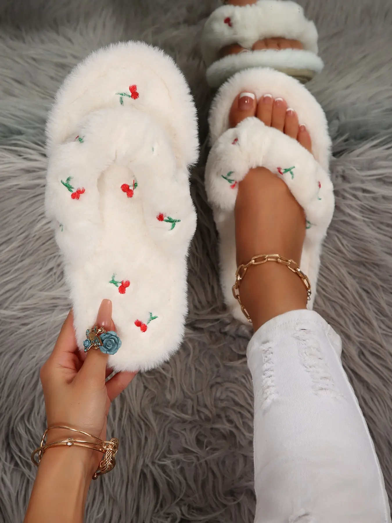 Cherry Embroidered Women's Indoor Home Slippers, Soft Eva Sole, Ideal for Indoor/outdoor Use, Comfortable Design for Daily Wear