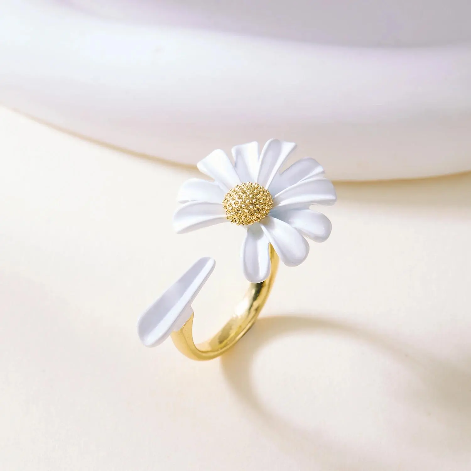 Elegant Daisy Flower Cluster Ring for Female, Adjustable Opening Jewelry Gift for Wedding or Engagement