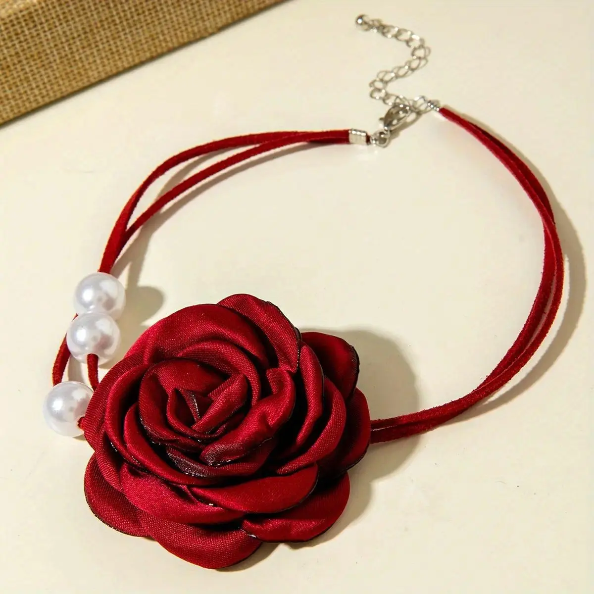 Women's Resin 3D Red Rose Pendant Necklace - Vintage Elegant Charm, Faux Pearl Beaded Adjustable Chain, Bag Accessory Charm Gift for Daily Use & Valentine’s Day, Flower