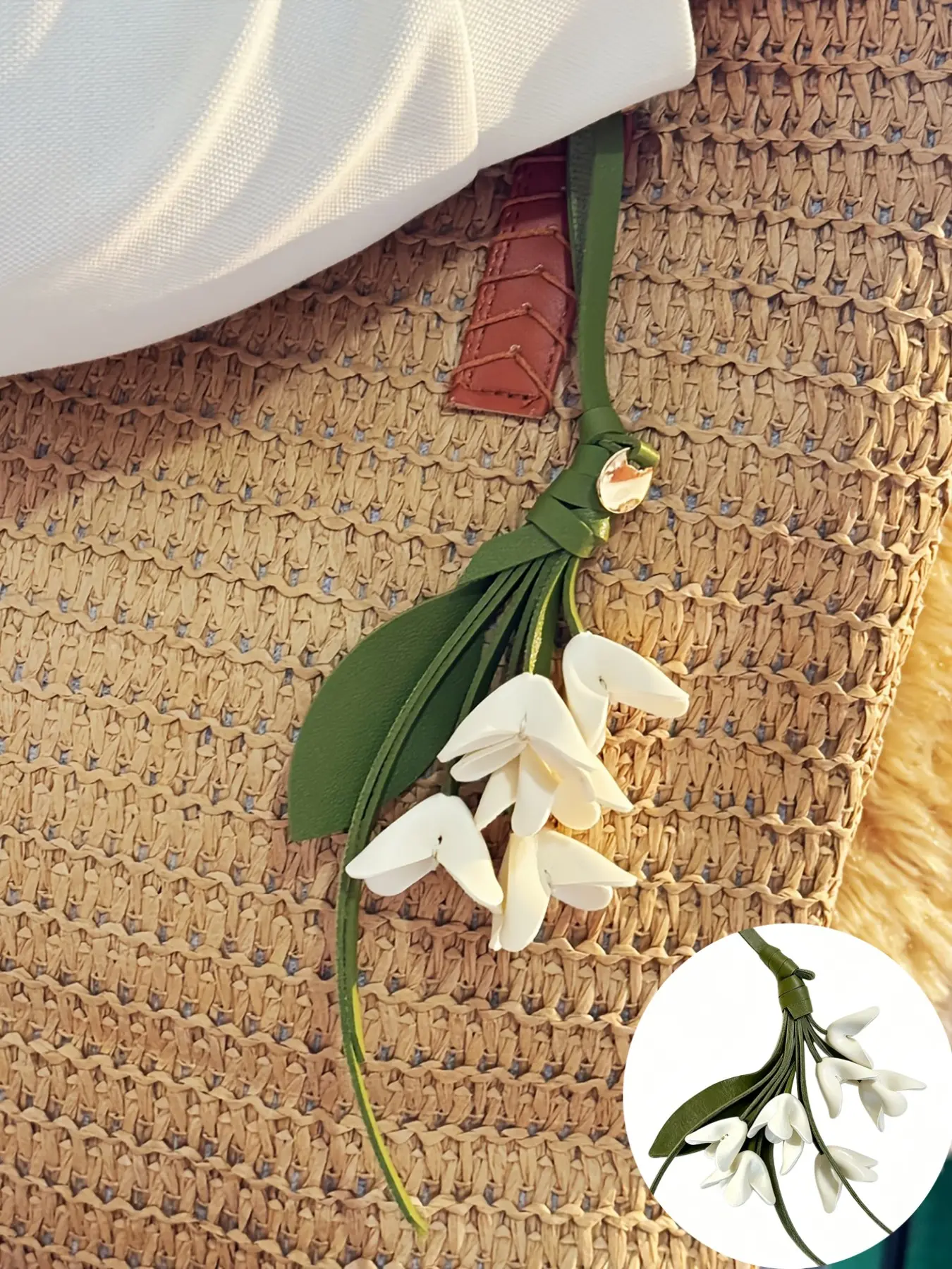 Women's Leather Flower Keychain Gift, Handmade Lily Key Ring, Elegant Daily Accessory for Bags and Clothes, All Seasons