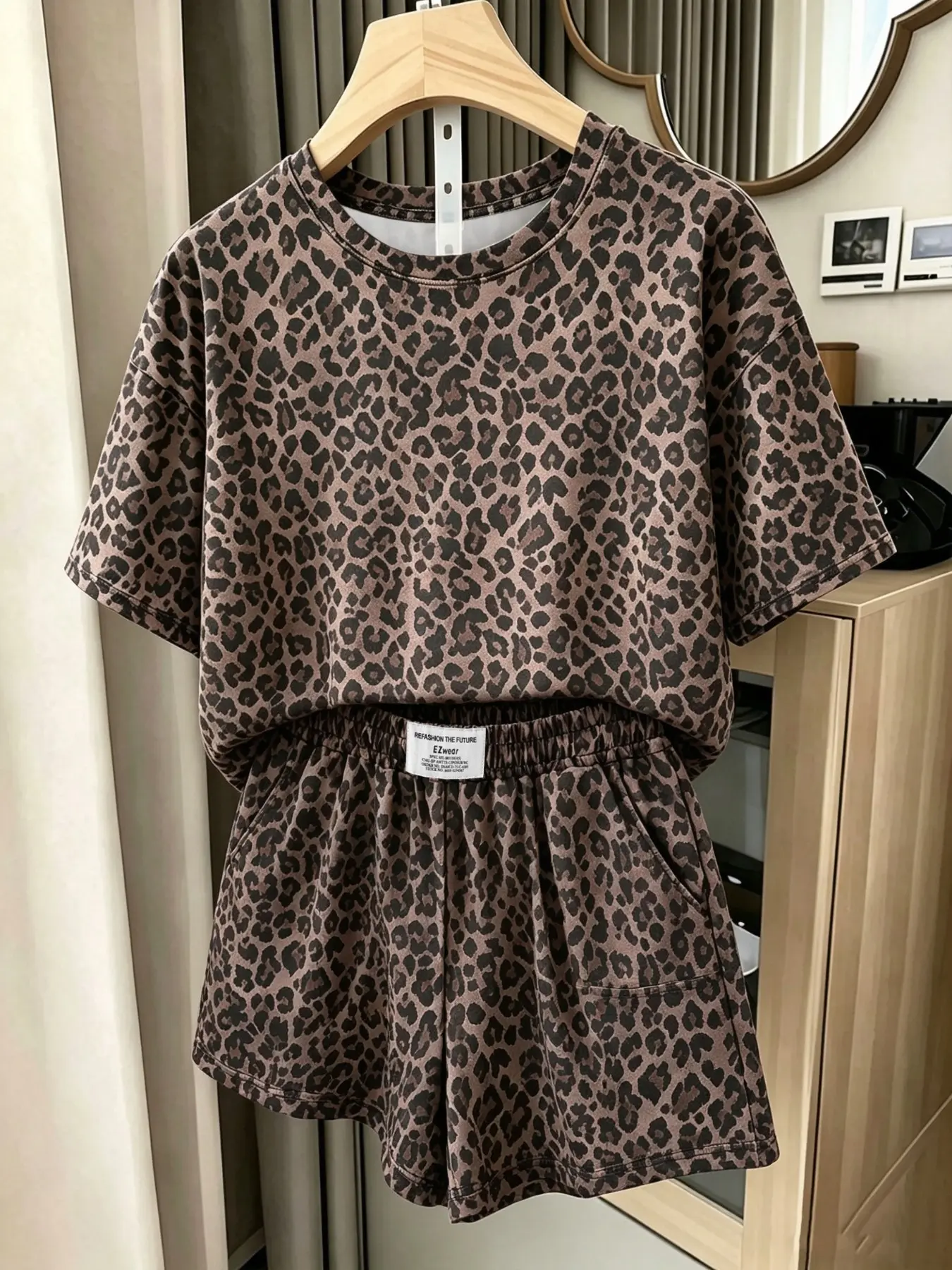 Women's Vintage Leopard Print Suit Set, Loose-Fit Casual Streetwear, Short Sleeve Regular Length Tops, 2-Piece Fashion Ensemble Outfit