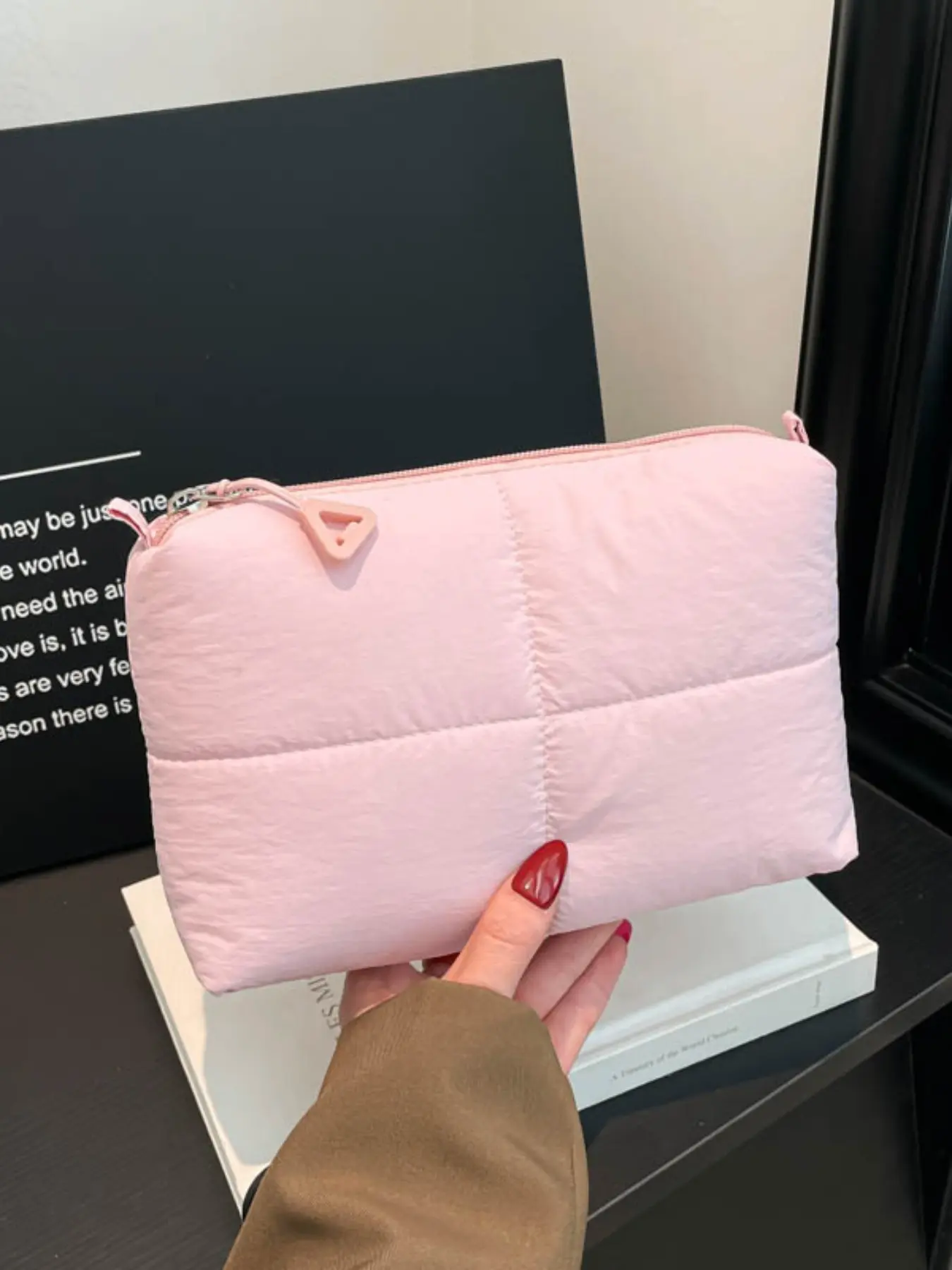 Fashionable multifunctional puff quilted makeup bag, casual hand-held bag, women's large capacity portable travel wash bag, high-value skincare and makeup tool storage bag, suitable for daily travel and vacation, back to school supplies