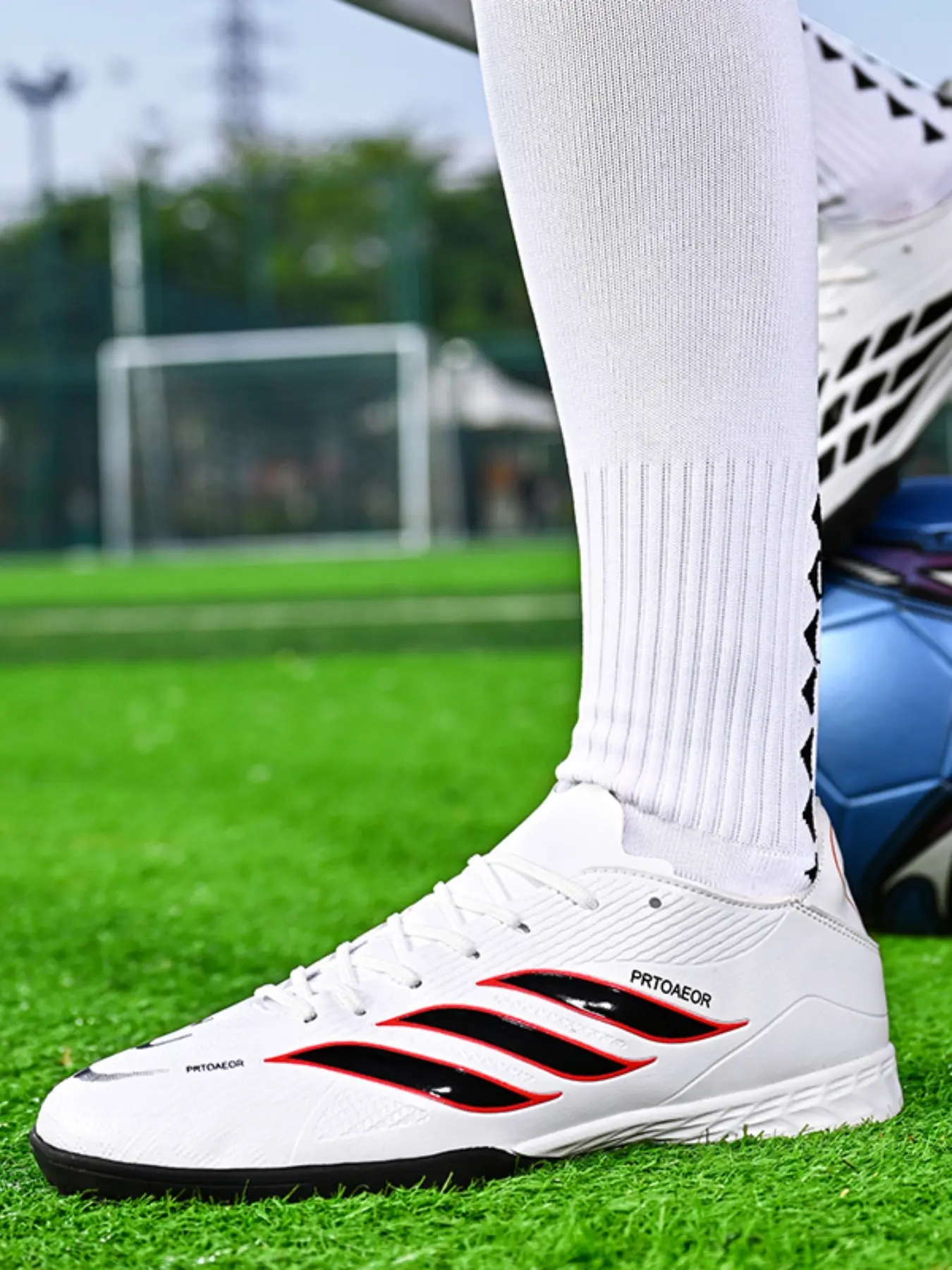 Unisex High-End Seamless Soccer Shoes, Anti-Slip Durable Outdoor Grass Cleats, Comfortable Fabric, Anti-Twist Design, Ideal for Training & Matches