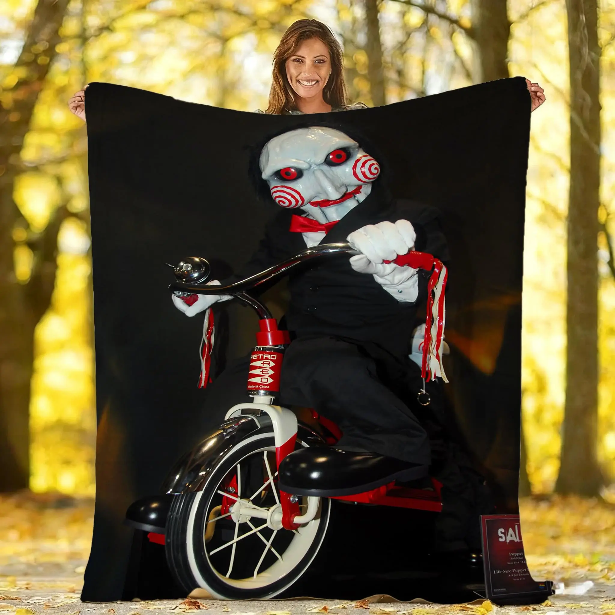 A Saw Cycling Print Outdoor Blanket for All Souls' Day, Easy-to-Store Flannel Warm Blanket for Outdoor Use, Suitable for Cemetery Flower Viewing and Resting, Balcony Lounging, Car Warmth, and Outdoor Picnics