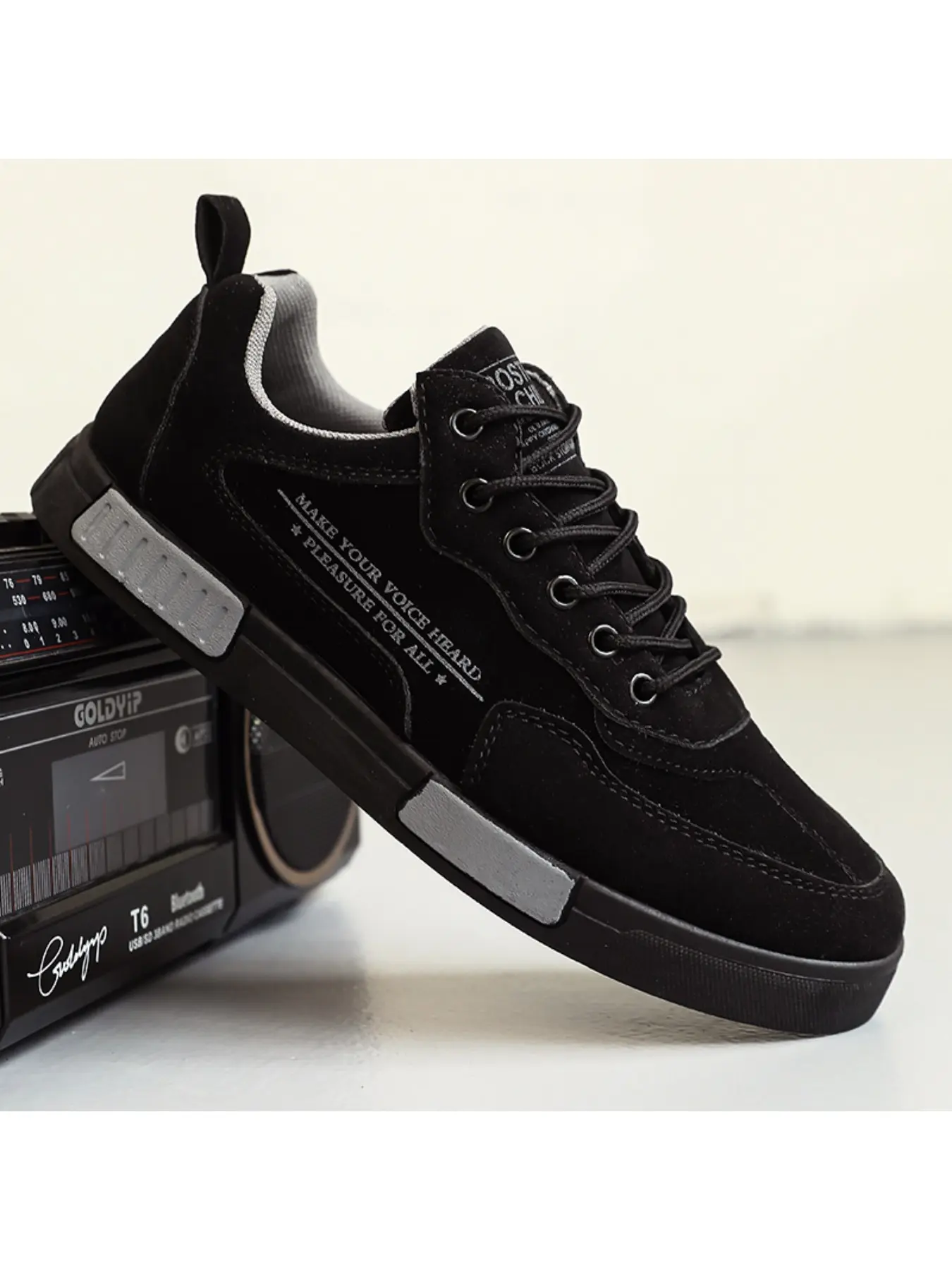 Retro Skateboarding Shoes, Sporty Low Top, Comfortable and Casual Soft Soled Board Shoes, Lace Up Non Slip Flat Bottom Street Commuting Daily Sports Shoes