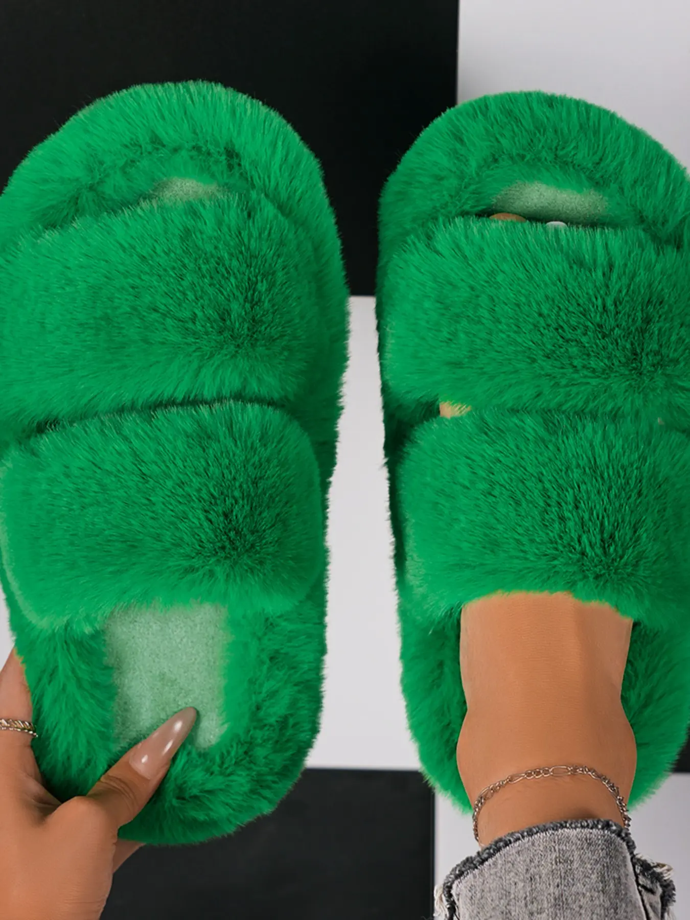 2026 New Thickened Rabbit Fur Look Square Toe Flat Sandals, Four Solid Colors, Soft Long Hair Anti-Slip Sole, Fashionable Style