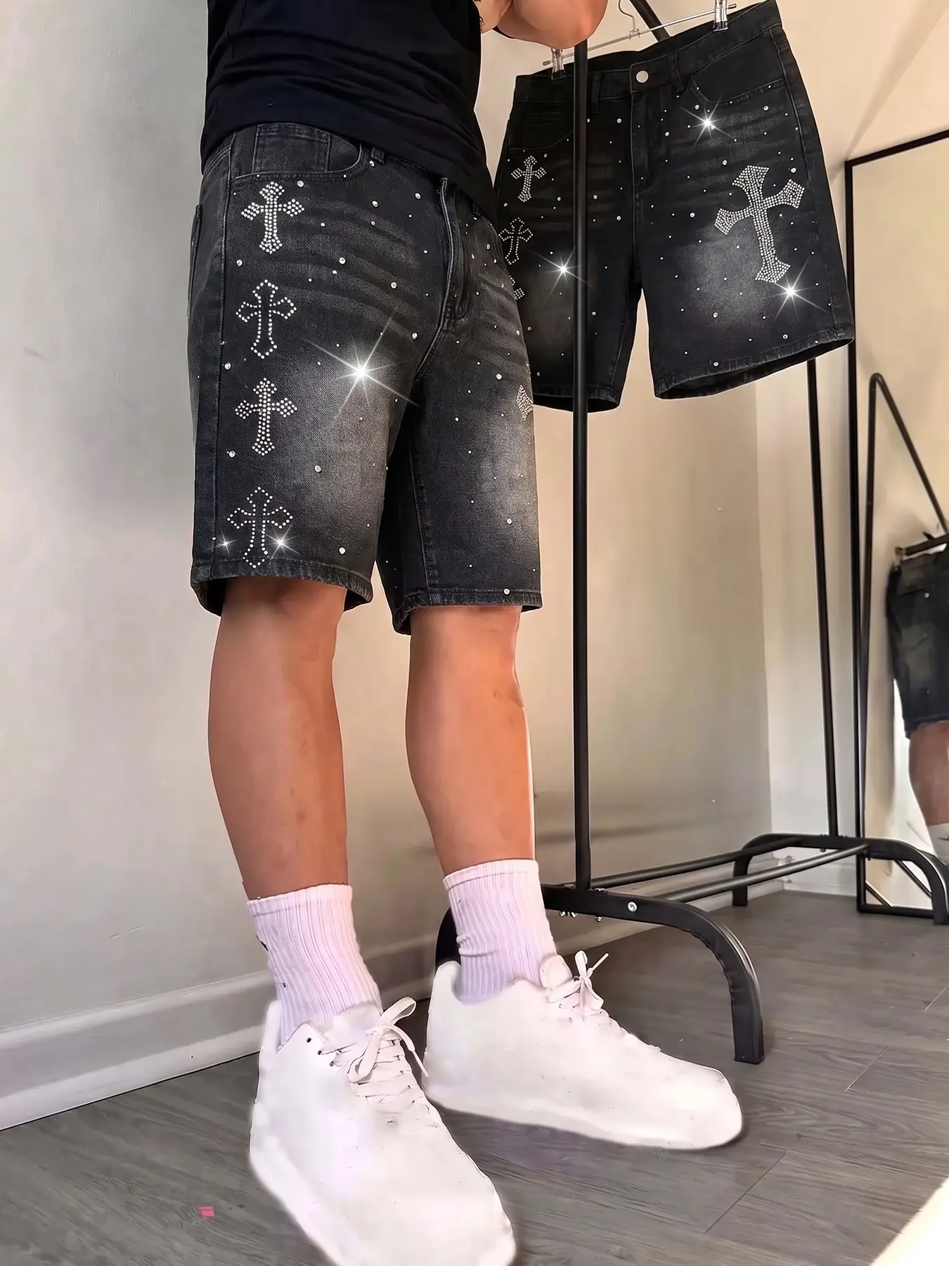 Men Black Vintage Washed Side Cross Rhinestone Baggy Denim Jorts, Faded Wide Leg Jean Shorts Y2K Streetwear for Summer Daily Wear