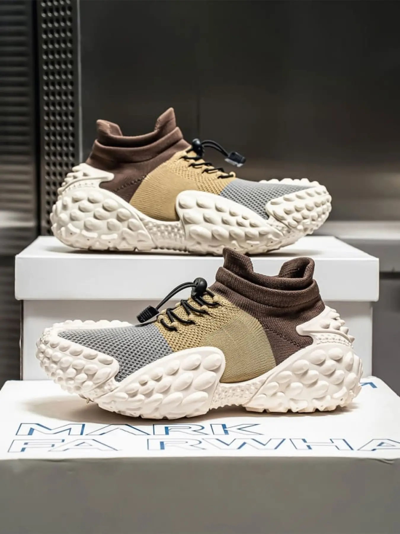 1 Pair Trendy Color Block Men Flyknit Sock Dad Sneakers, Street Techwear No-tie Drawstring Structure, 3D Grain Anti-slip Cushioned Thick Sole Supporting Arch, Universal For Hiking Travel Work Daily Outfits