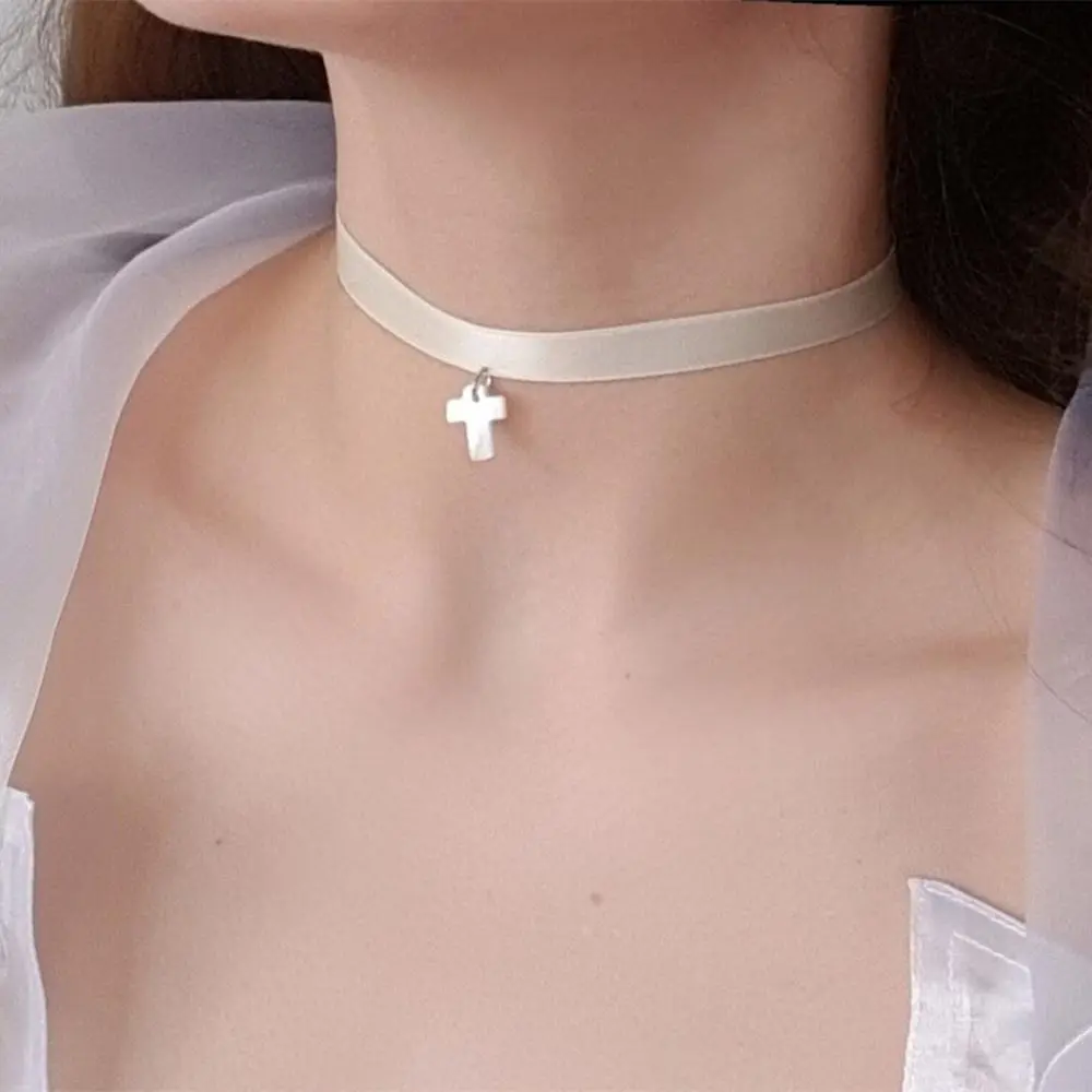 Vintage Simple White Silk Ribbon Choker Necklace for Female Adults, Fashion Casual Cross Pendant Baroque Jewelry with Artificial Pearl, DIY Specialty Supply Gift, Ribbon Necklace