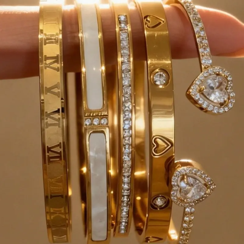 5-Piece 18K Gold-Plated Stackable Bracelet Set, Bracelets Stack, Roman Numerals, Shells, Artificial Zirconia and Heart Designs, Hypoallergenic Stainless Steel for Women