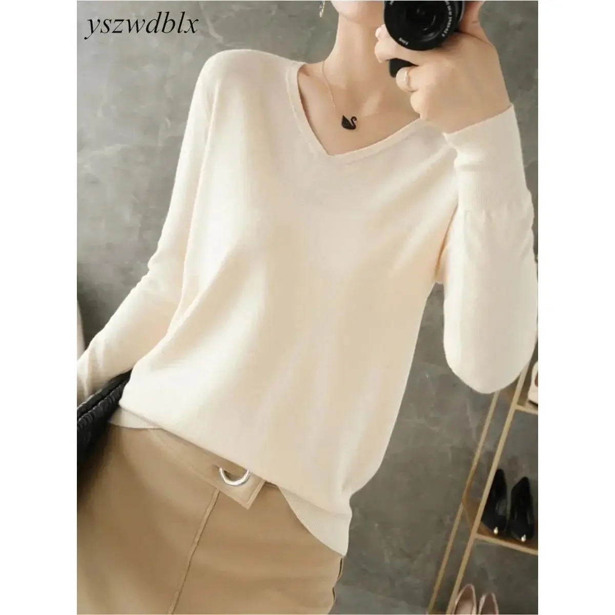 Women's Cashmere Sweater - Seamless - slim fitting