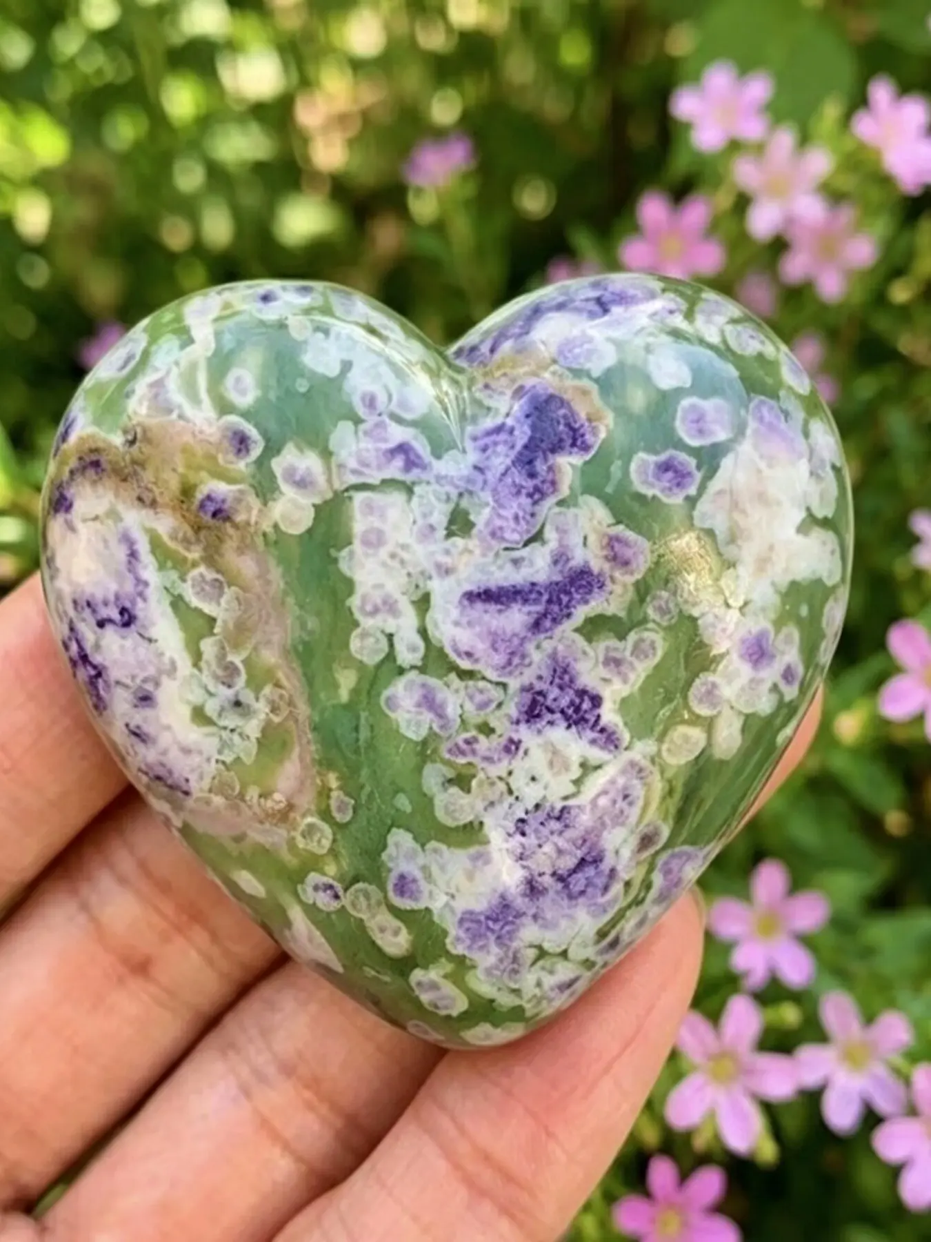 1pc beautiful and rare auspicious jade heart, a mineral collectible, a perfect piece of home decor art Ornament, and a unique Halloween, Christmas, and holiday gift.