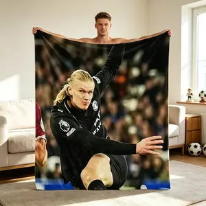 Erling Haaland Meme Print Flannel Blanket, Distorted Big Jaw Face Football Graphic Throw Blanket, Soft Cozy Lightweight Blanket for Sofa Bedroom Dorm Decor, Kids Blanket Adult Blanket for Kids & Adults, Soccer Fans Gift Idea