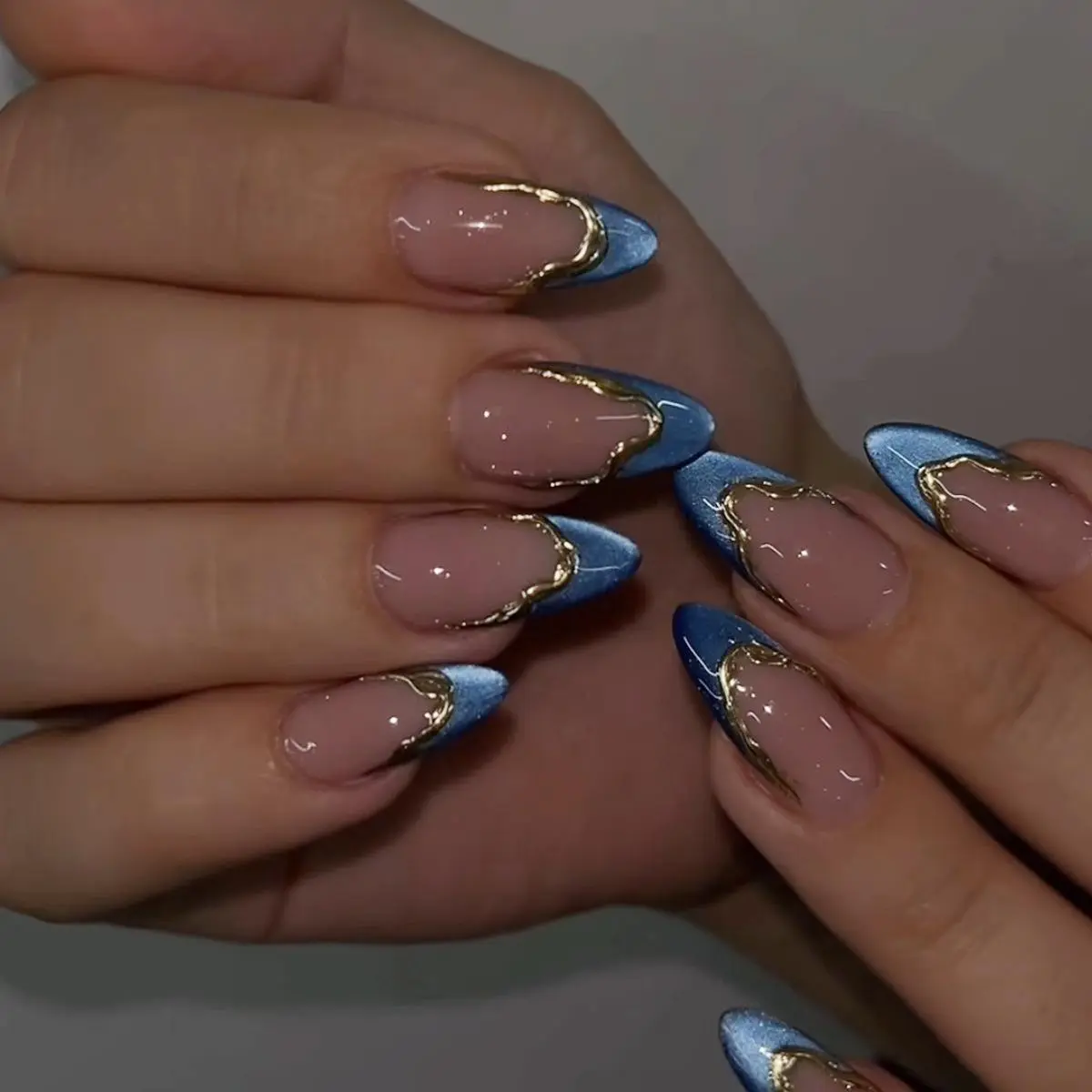 Almond Shape Glam Press-On Nails, Irregular Blue Cat Eye with 3D Gold Foil French Tip, Reusable for Daily Wear Manicures, Press-On Apply False Nails Accessory