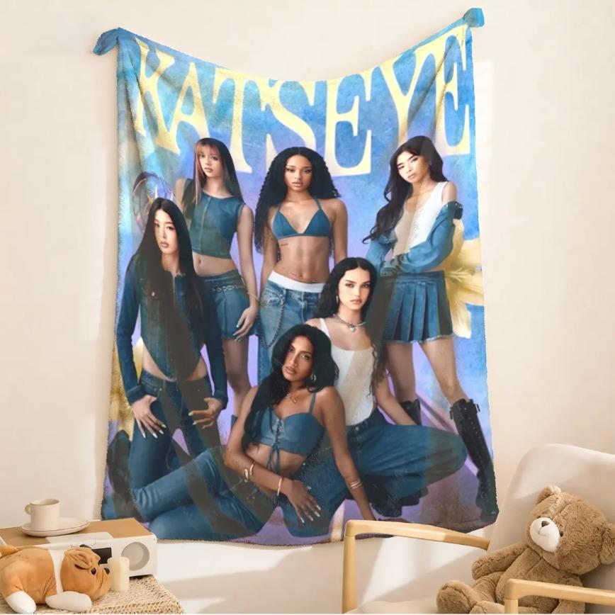 Katseye Slogan Print Blanket Large Size Ultra Soft Flannel Lightweight Cozy Warm Bedroom Couch Sofa Office Camping Travel Throw Decor Decorative Throw Perfect Birthday Gift Christmas Gift Valentine Day Gift for Kpop Fans Viral Trending Girl Group Aestheti
