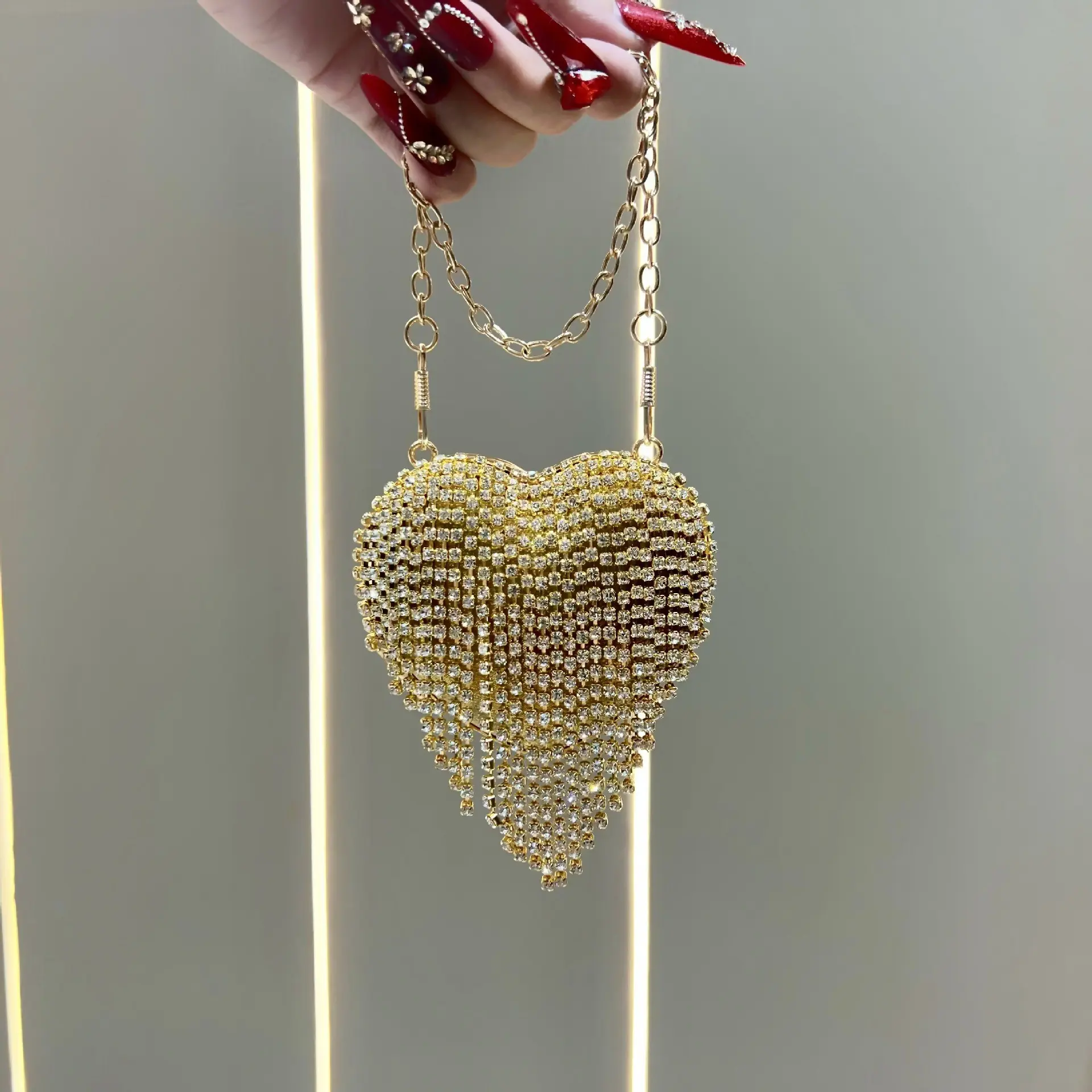 Women's Mini Clutch Bag, Luxury Handmade Rhinestone Heart Chain Purse, Fashionable Versatile Accessory Bag, Elegant Evening Companion, Glittery Clutch Bag