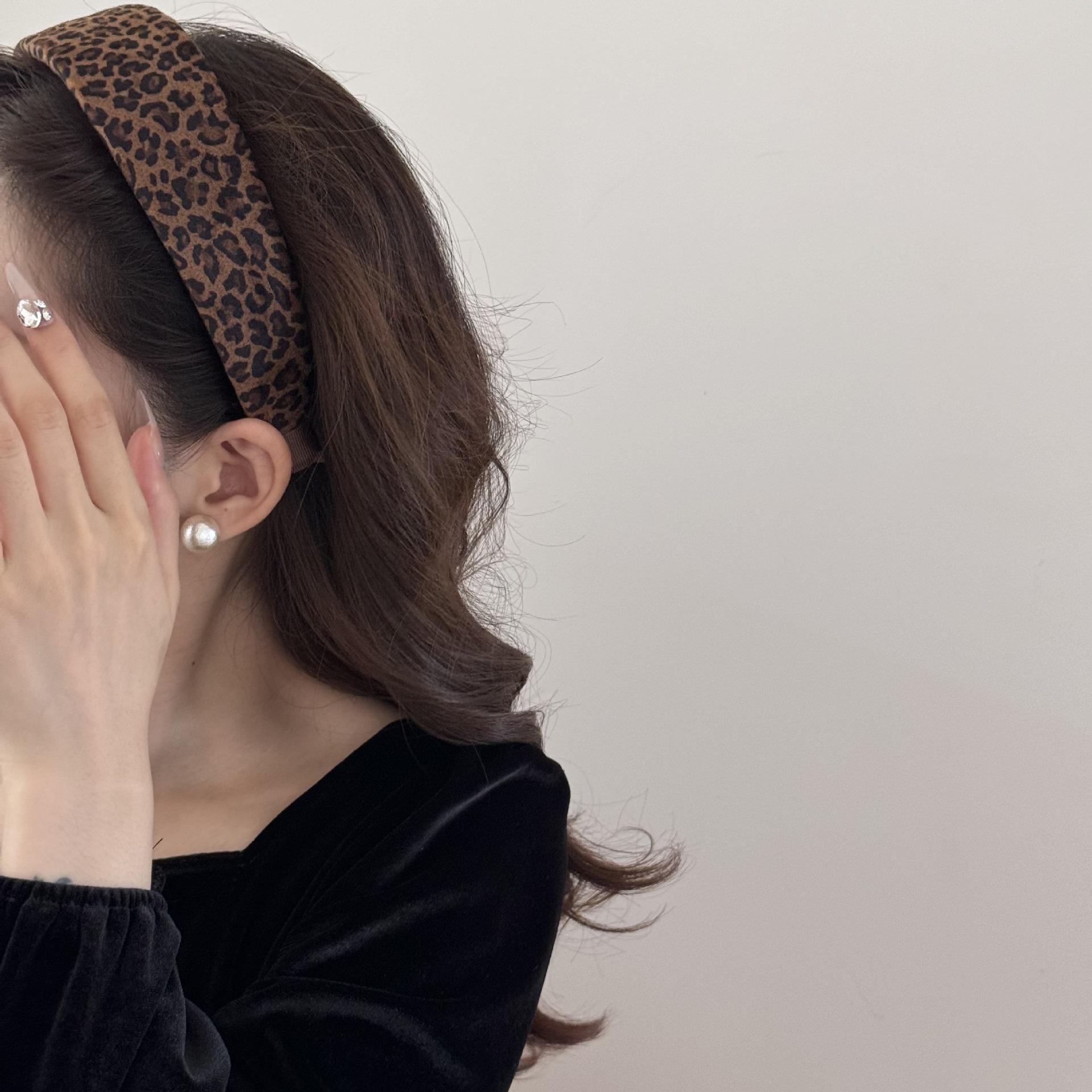 Women Vintage Leopard Print Velvet Sponge Headband Hong Kong Style Elegant Versatile Hair Accessory For Daily Wear