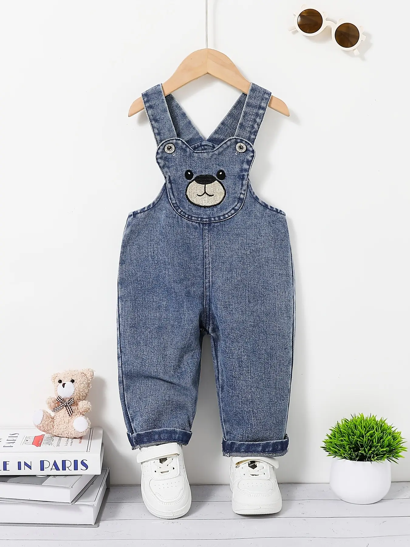 Baby Bibs with Bear Embroidery, Four Seasons Loose Fit Jeans, Cute and Trendy Unisex Baby Bibs, Comfortable and Stylish Clothing, Baby Boy Clothes
