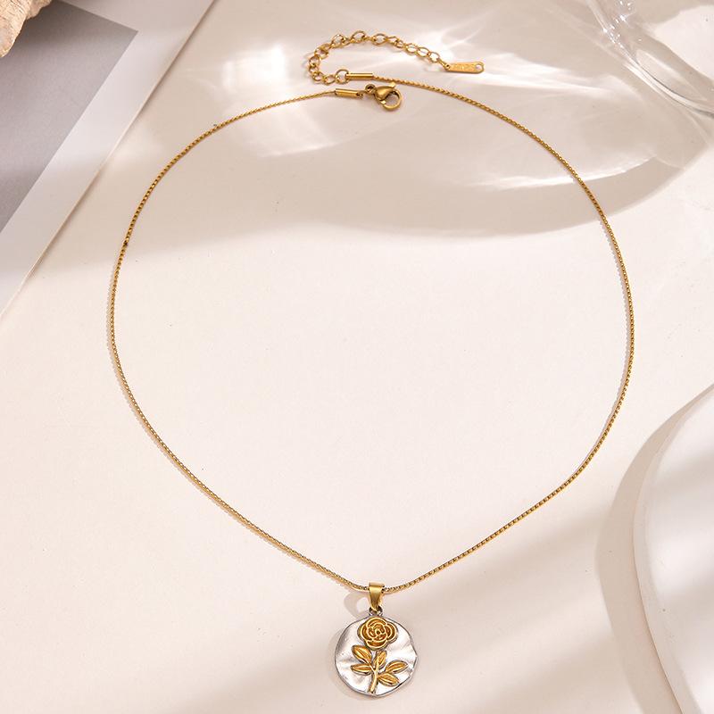 Two-tone rose flower necklace for women, high-end luxury pendant, stainless steel pleated flower collarbone chain, jewelry that is not prone to fading