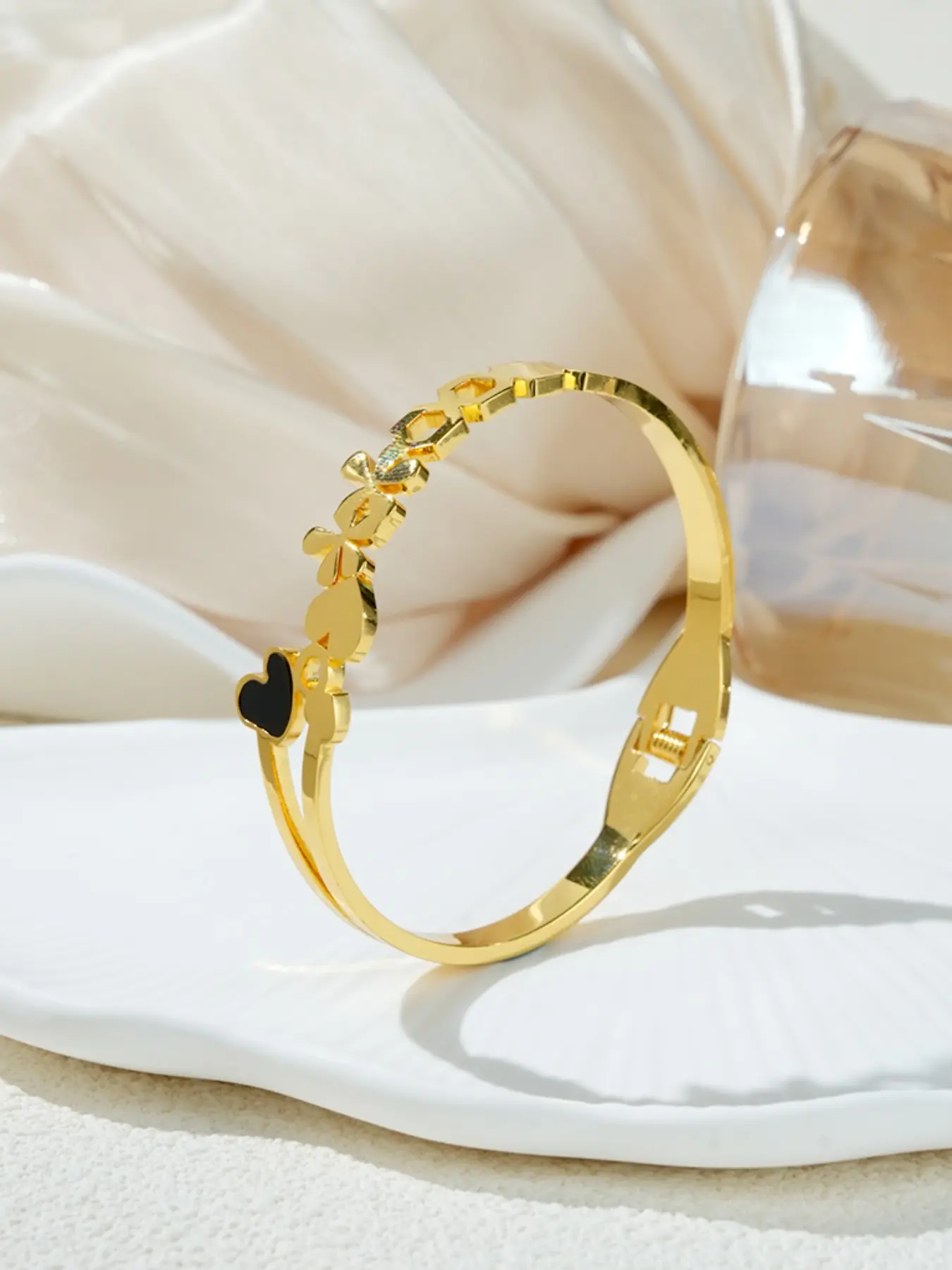 Floral Heart Rubber Spring Bracelet, Sweet Cool Style, Fashionable Women's Titanium Steel Jewelry, Perfect for Daily Wear