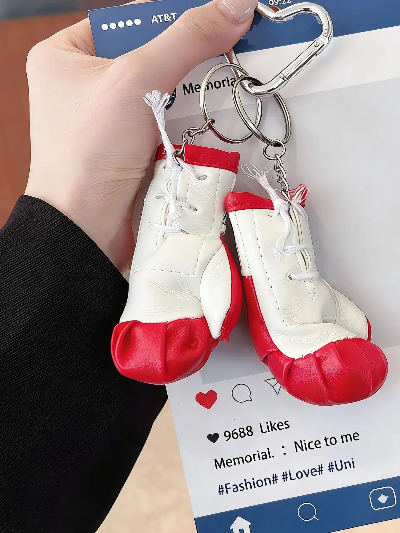 Mini Boxing Glove Keychain, Cute Faux Leather Boxing Glove Pendant for Backpack, Sporty Keyring Accessory, Aesthetic Charm for Gym Lovers, Car & Bag Decoration, Great Gift for Fitness Fans & Boxers