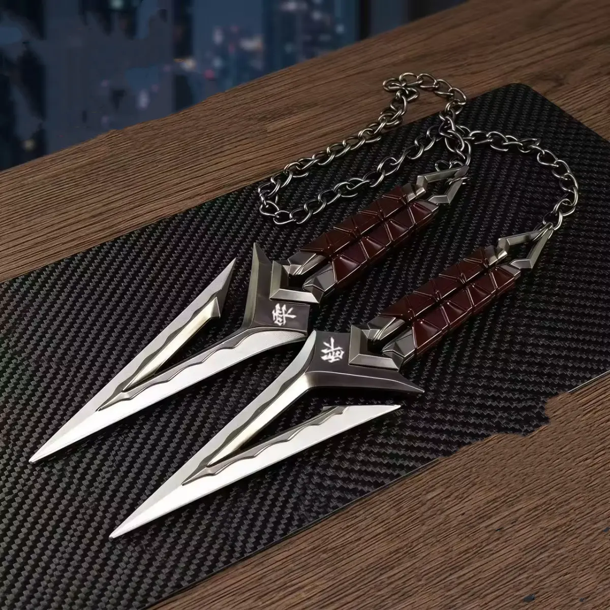 6.69Inch 17cm Zinc Alloy Twin Kunai Silver Brown Spliced Texture Detachable Metal Link Chain Engraved Character Fully Blunt Anime Cosplay Prop Desktop Display Collectible Holiday Gift Ornament