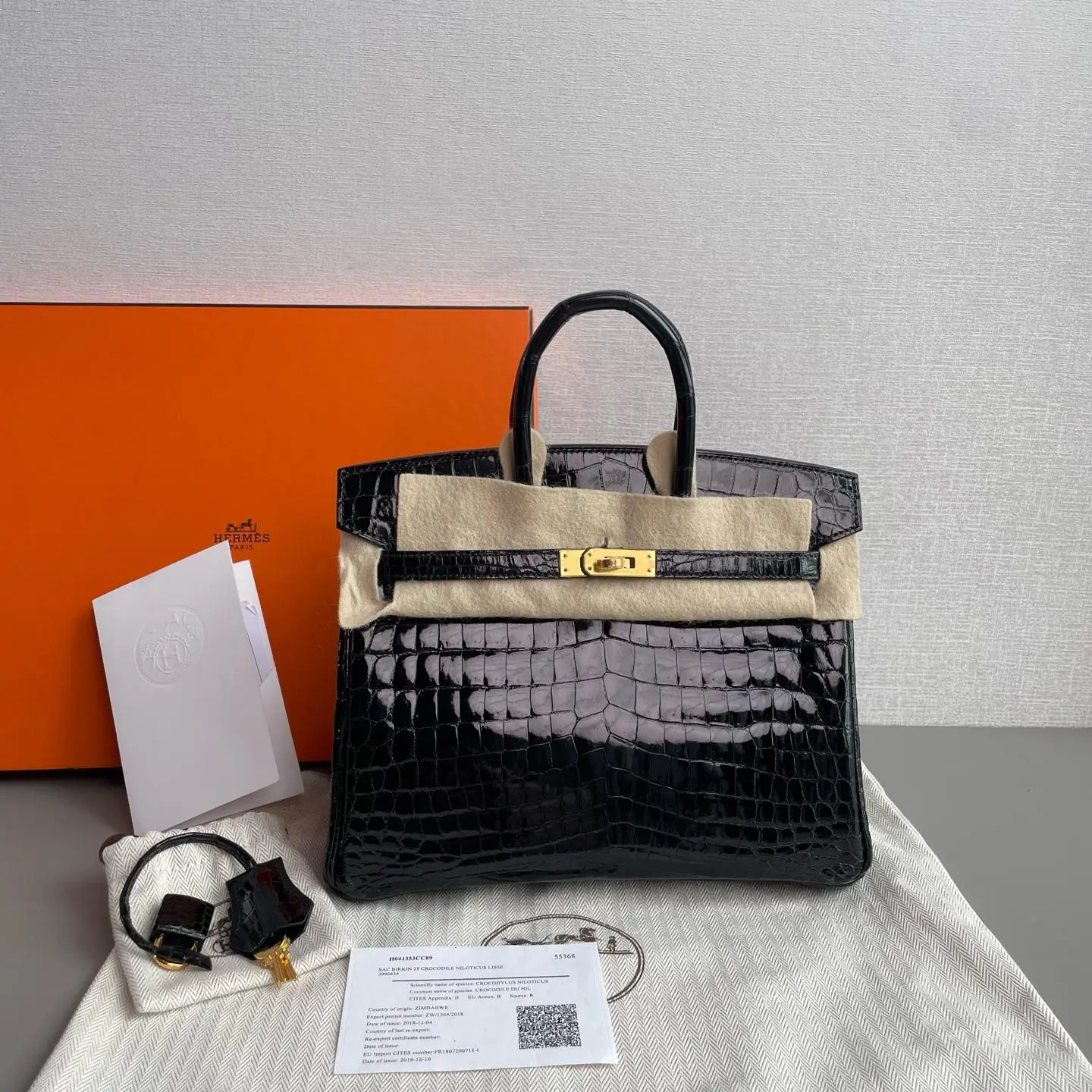 Pre-owned Hermes 2023 Black Shiny Birkin 25 with Gold Hardware