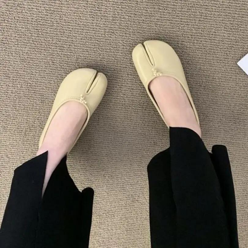 2026 New Pig Hoof Shoes, Cowhide Split Toe Shoes, Women's Summer Flat Bottom Shallow Mouth Single Shoes, Ballet Horseshoe Shoes, Axigo Same Style, One Step Stepping