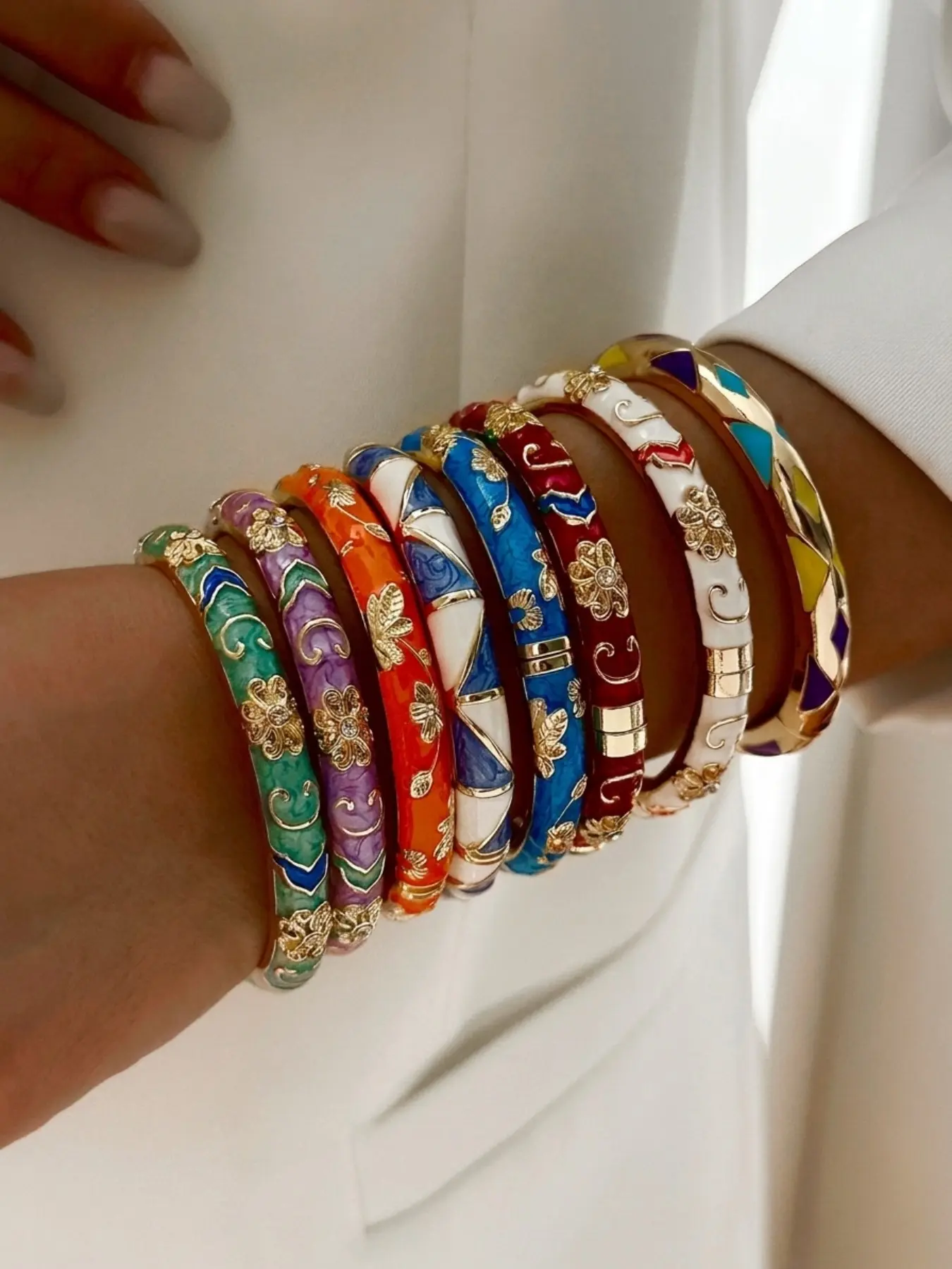 Chinese Cloisonne Enamel Bangle Golden Floral Embossed Hinged Bracelets Multicolor Oriental Stackable Cuff Bracelet Cheongsam Vacation Jewelry Gift for Women