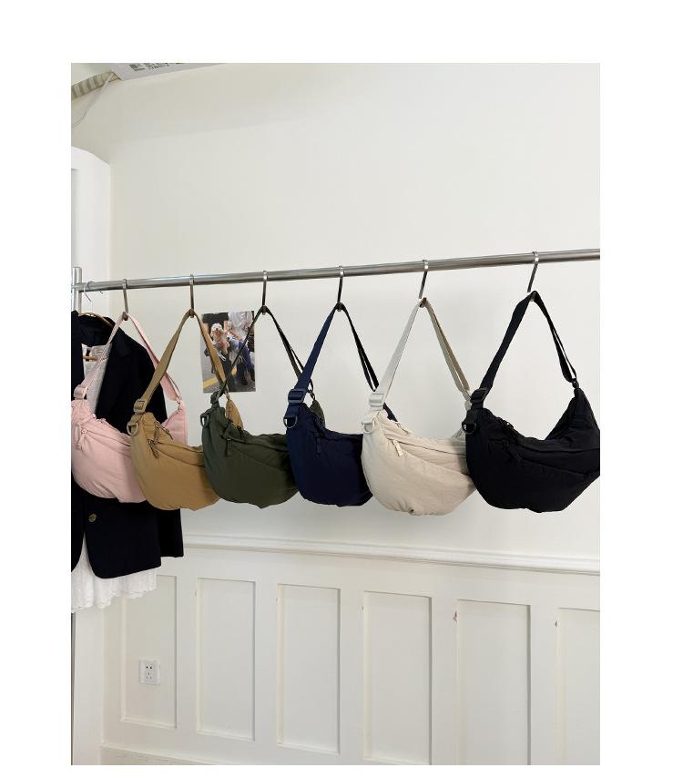 Simple and Versatile Hobo Bag An Elegant Casual Crossbody Bag That Fashionable and Lightweight Suitable Shoulder Bag