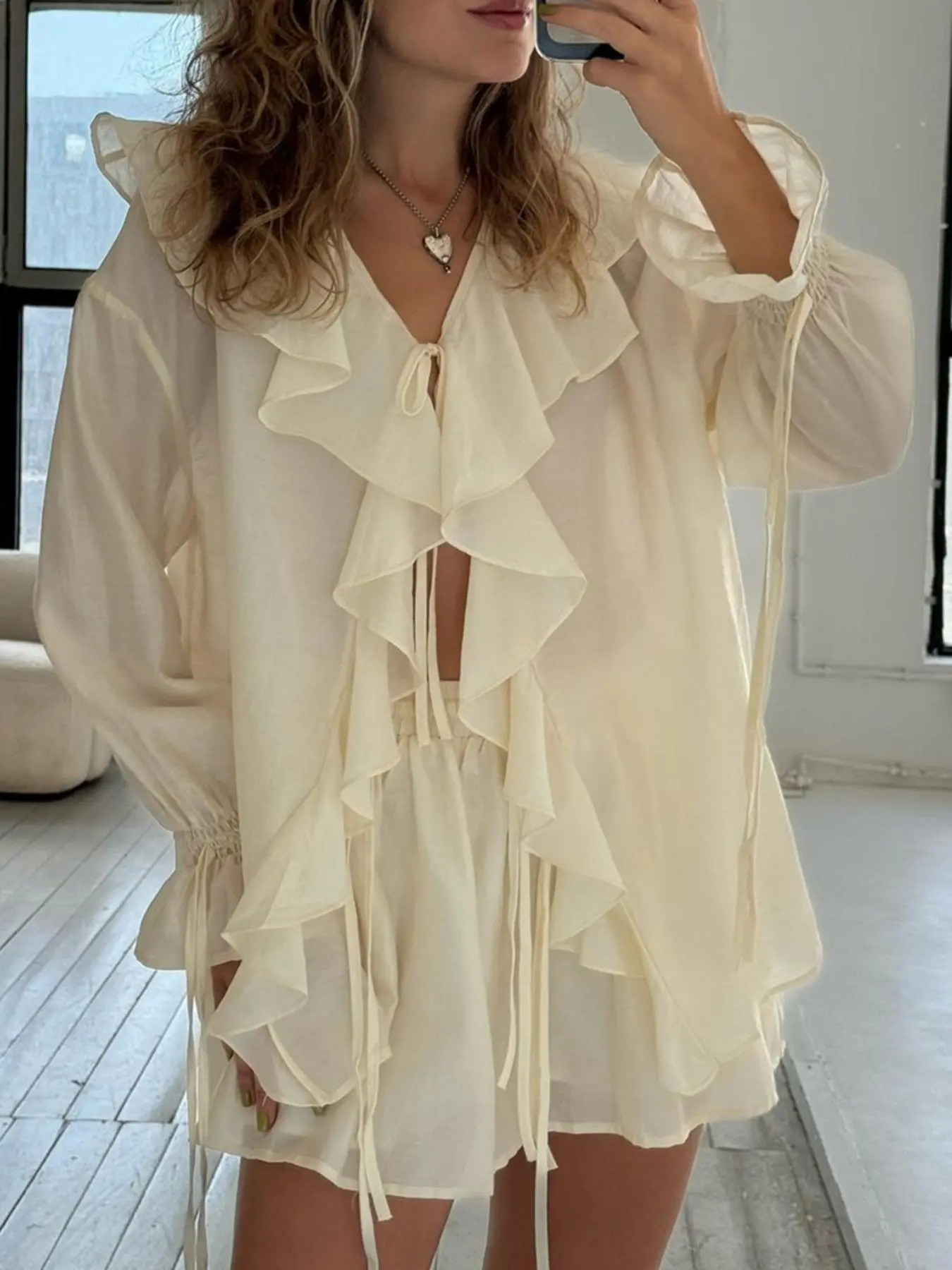 Women's Solid Ruffle Trim Loose Baggy Blouse & Shorts Two-Piece Set, Casual Long Sleeve Top & Shorts for Daily Wear, Ladies Two-piece Outfits for Summer